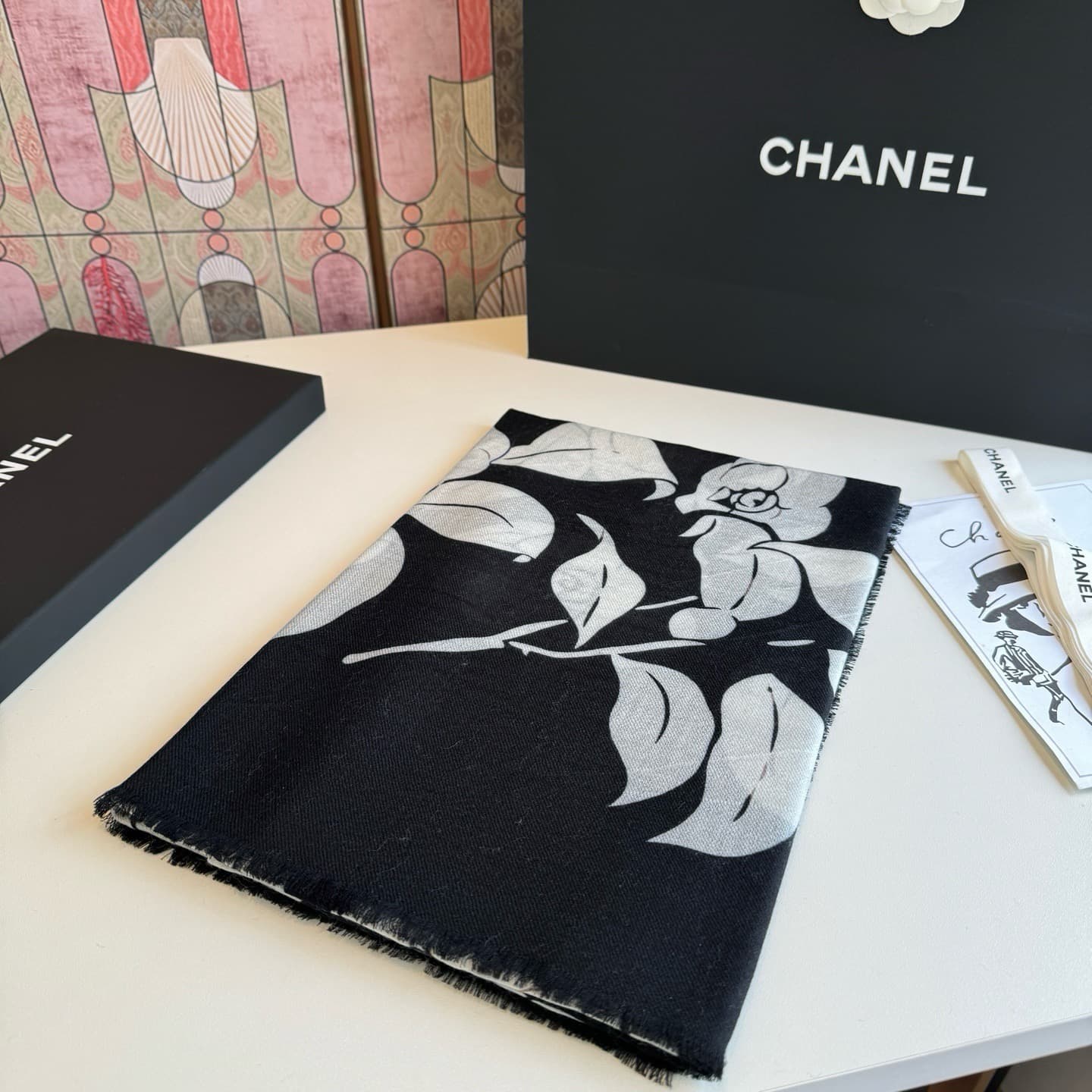 C30731 2026 In 202X, Chanel launched its autumn/winter collection earlier than usual; this item is very popular among women. — image 5