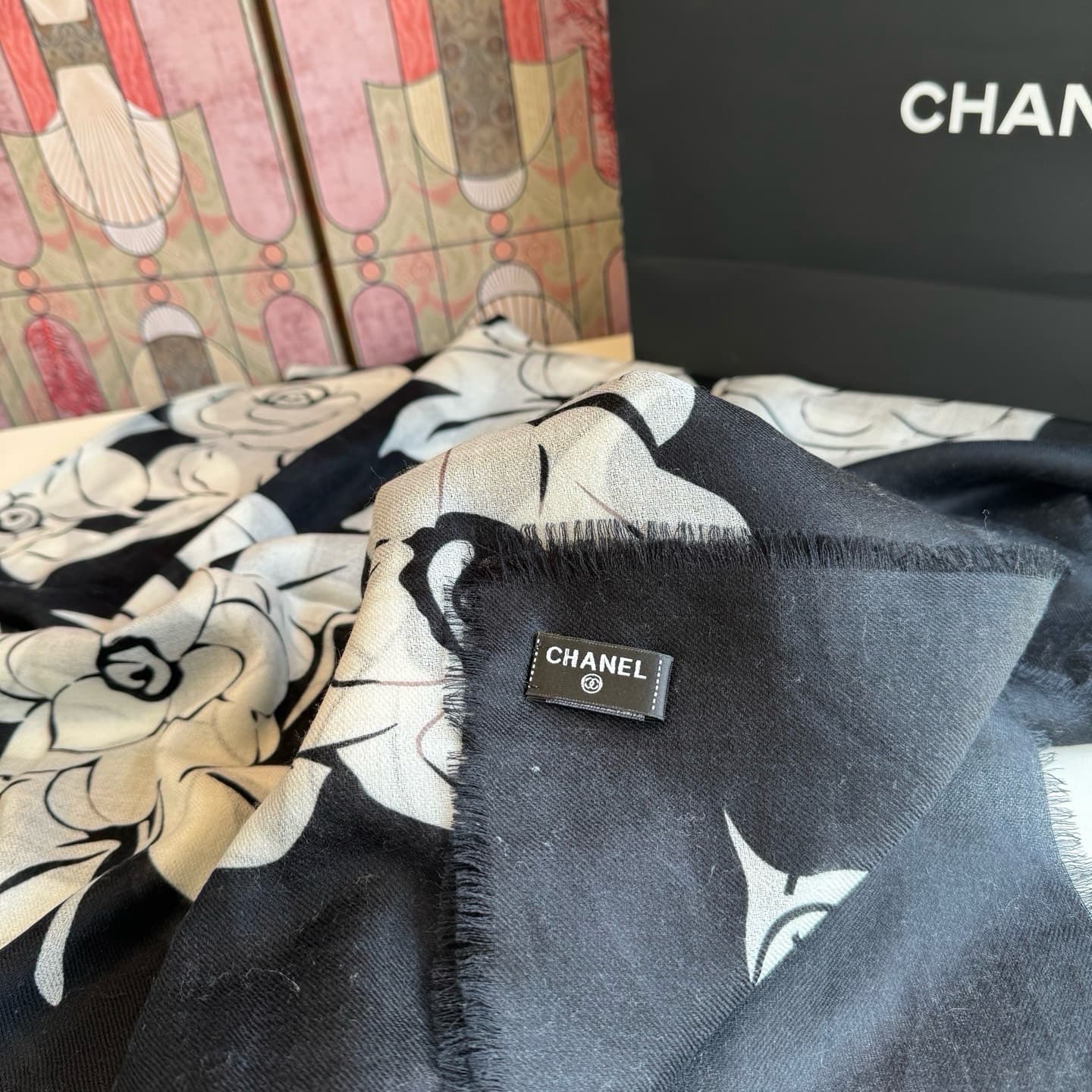 C30731 2026 In 202X, Chanel launched its autumn/winter collection earlier than usual; this item is very popular among women. — image 8