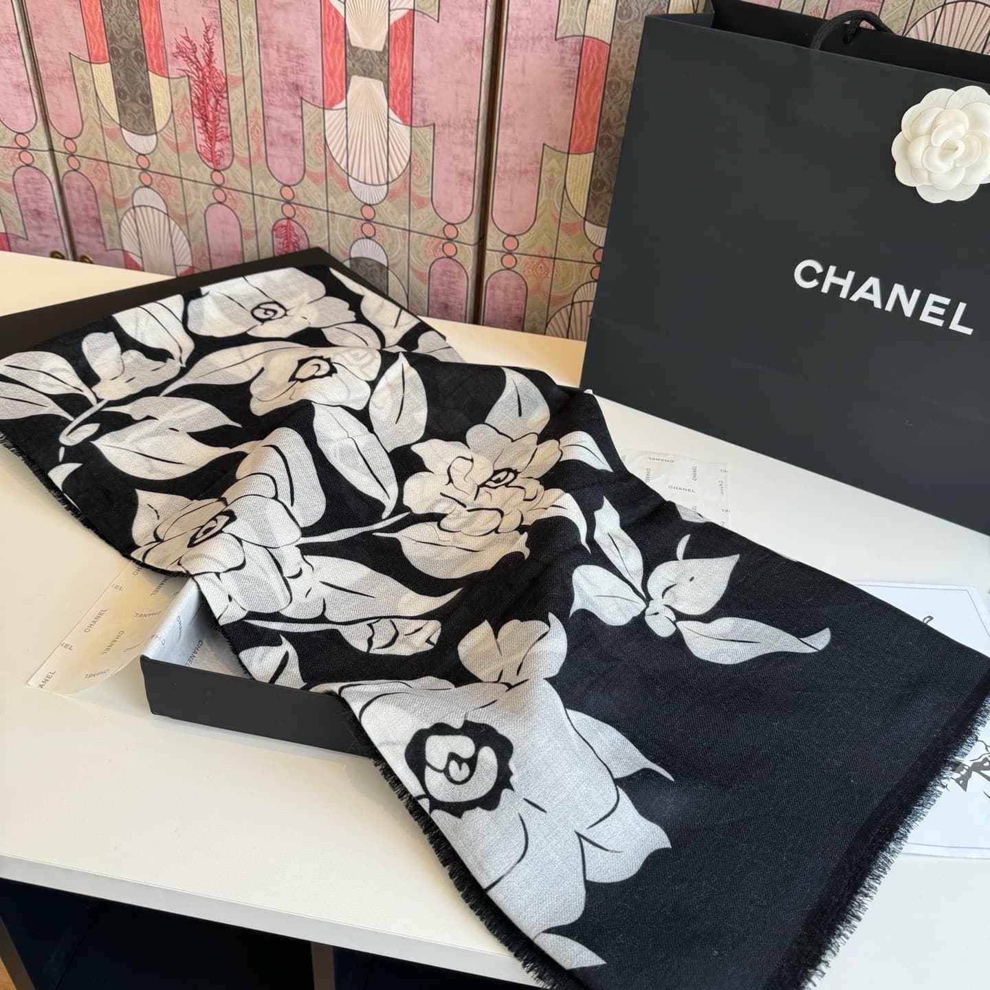 C30731 2026 In 202X, Chanel launched its autumn/winter collection earlier than usual; this item is very popular among women. — image 7