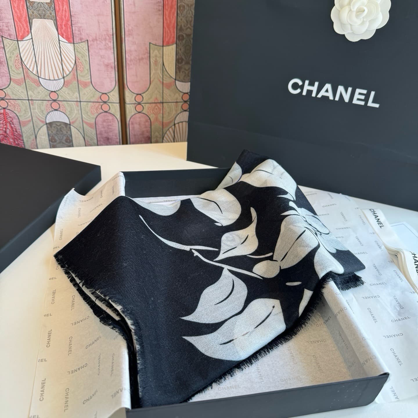C30731 2026 In 202X, Chanel launched its autumn/winter collection earlier than usual; this item is very popular among women. — image 3