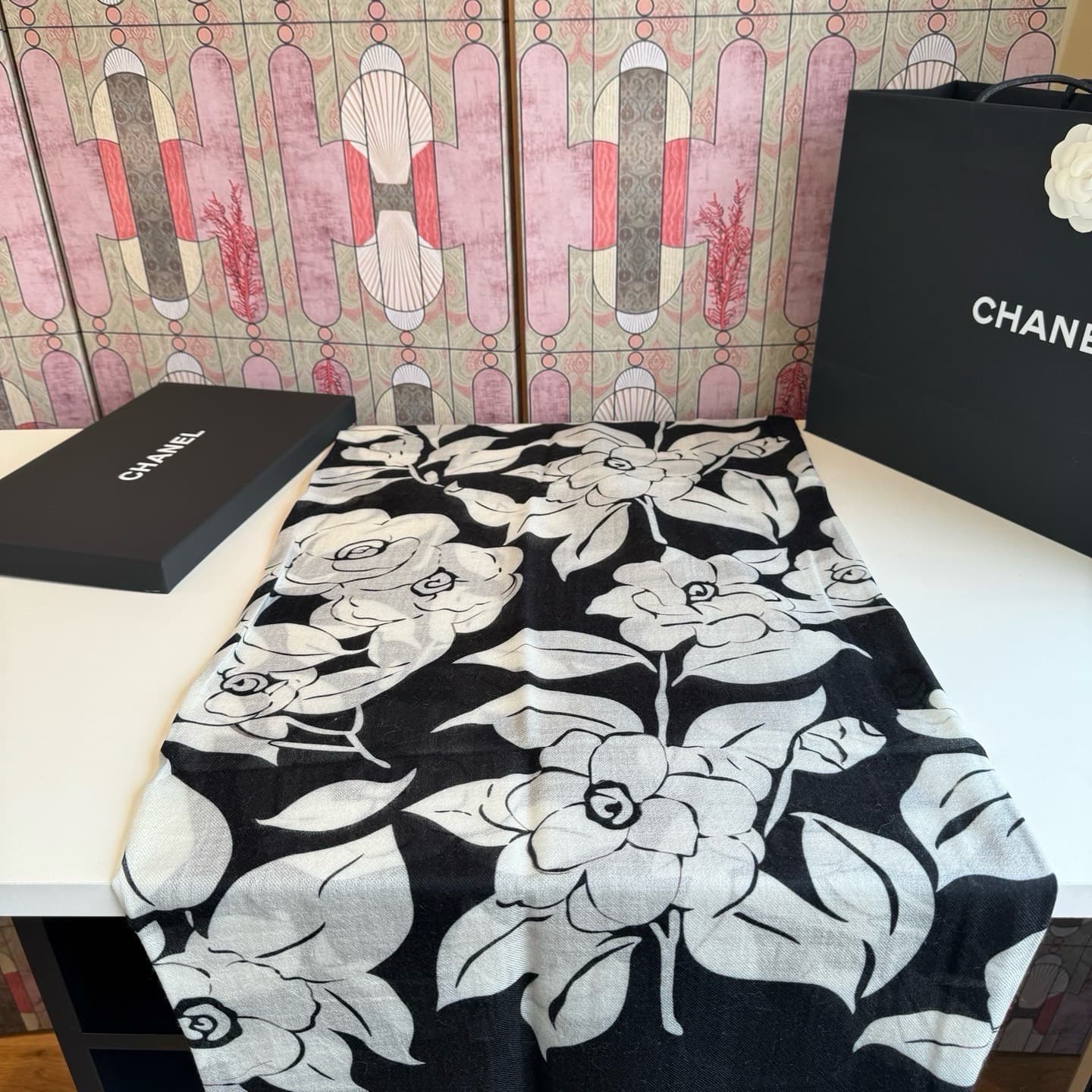 C30731 2026 In 202X, Chanel launched its autumn/winter collection earlier than usual; this item is very popular among women. — image 4