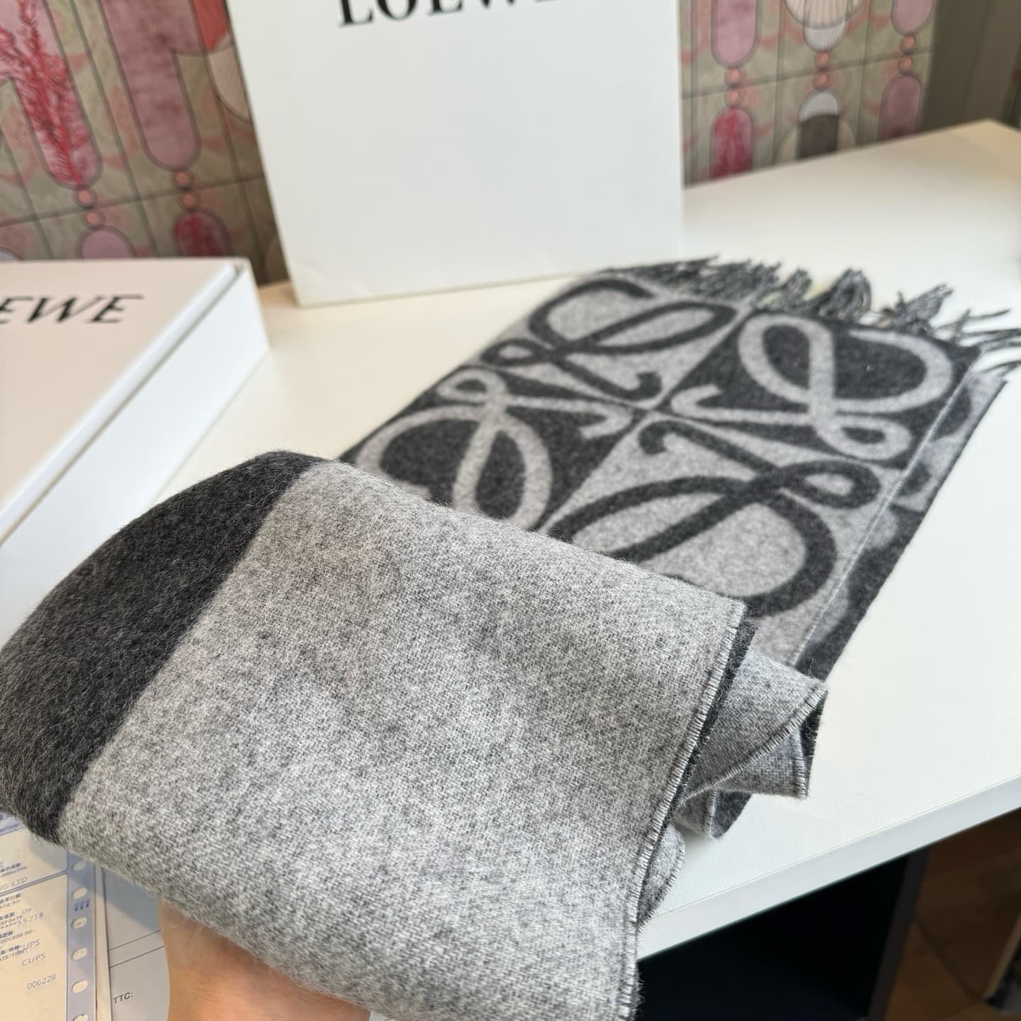 C30728 New model ✨💕 Synchronized LOEWE Roiwei | Double-side mixed-colored cashmere and wool 🤎💗 — image 6