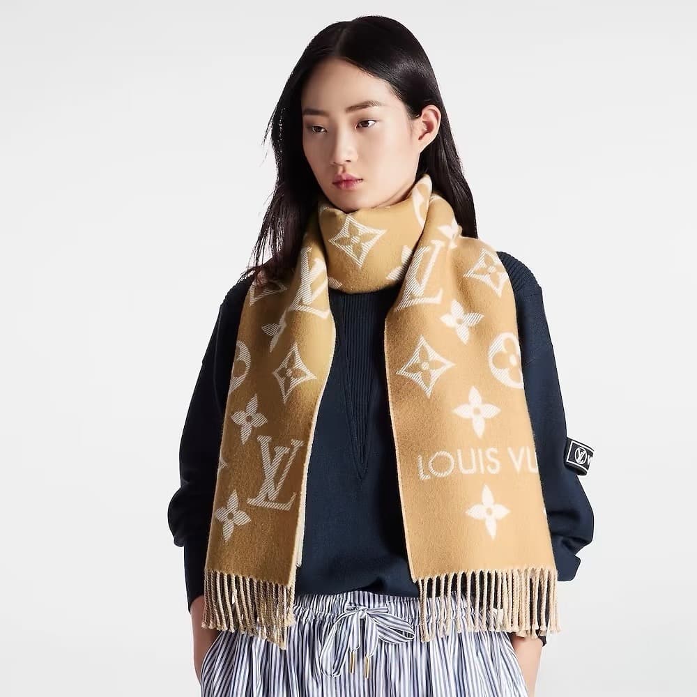 C30724 L brand. The new product from the “High Edition” line features the “L” logo! 【The new 5 colorful double-sided wool scarf from Simply L】 Colors include 180, 30cm, and 100. This wool scarf showcases the classic Monogram pattern in a more prominent wa — image 2