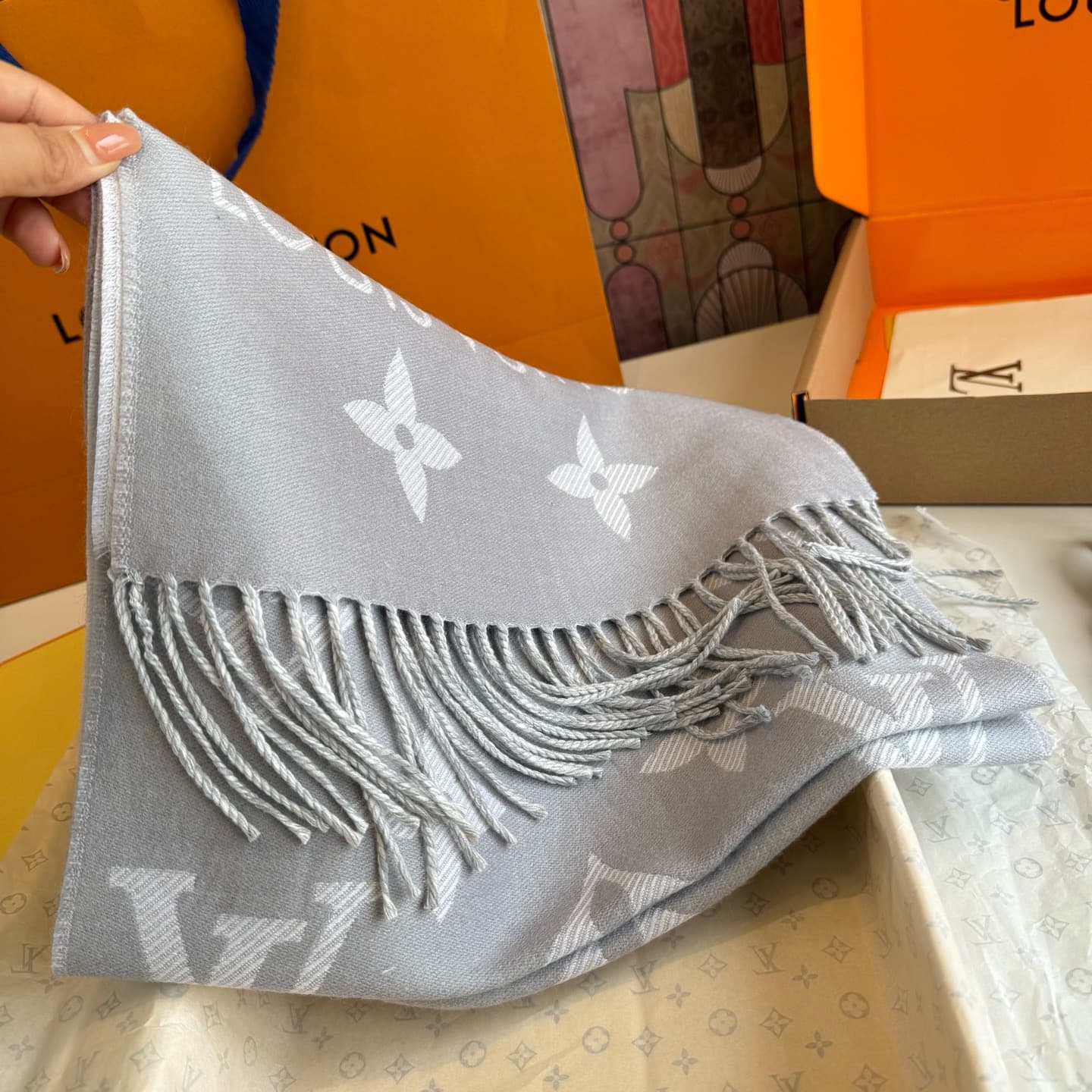 C30722 L brand. The [high-quality version] features the “L” logo on the new product! [L’s new 5 color dual-sided wool scarf] has colors such as 180, 30cm, and 100. The Simply L scarf highlights the classic Monogram pattern, enhancing the design tradition  — image 7