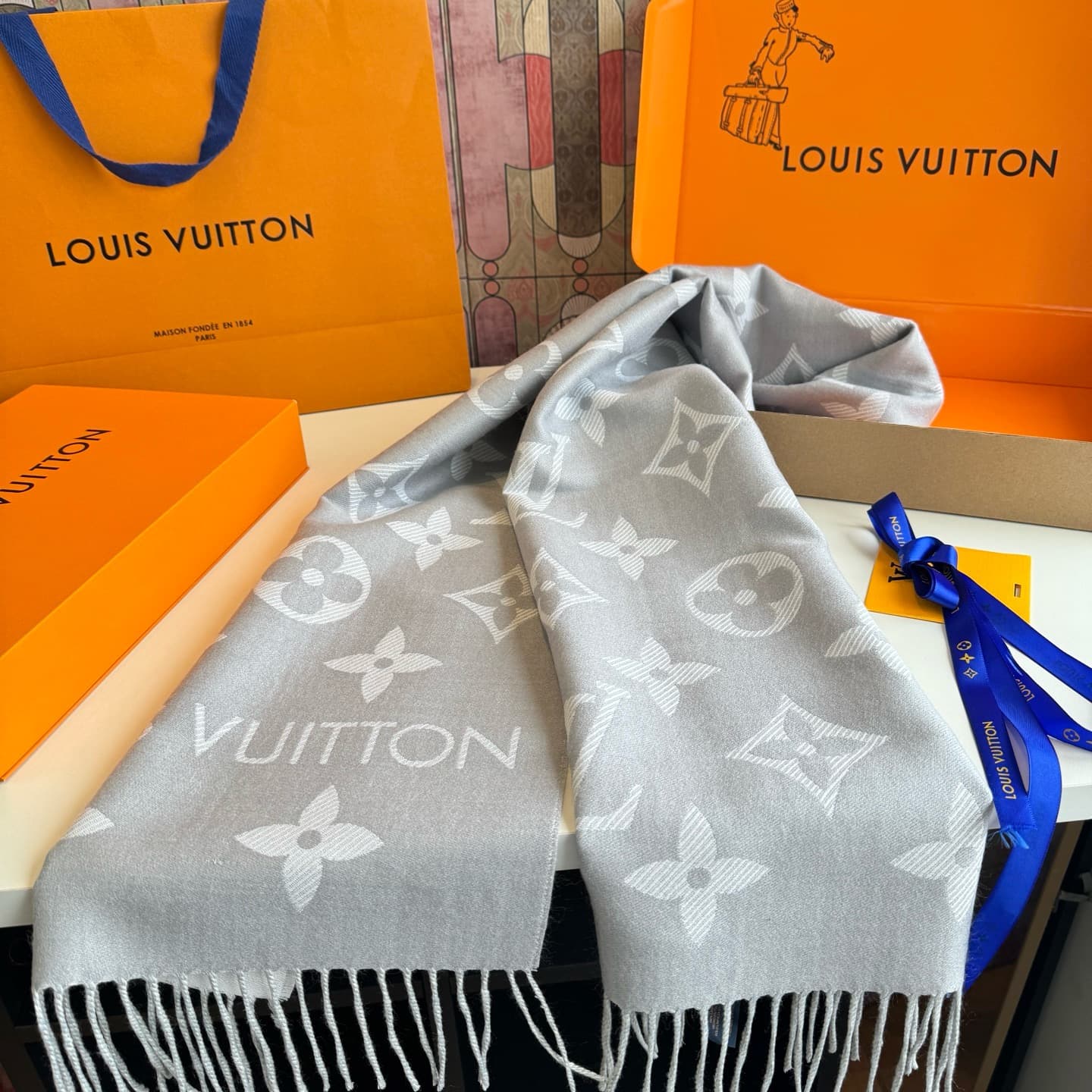 C30722 L brand. The [high-quality version] features the “L” logo on the new product! [L’s new 5 color dual-sided wool scarf] has colors such as 180, 30cm, and 100. The Simply L scarf highlights the classic Monogram pattern, enhancing the design tradition  — image 6