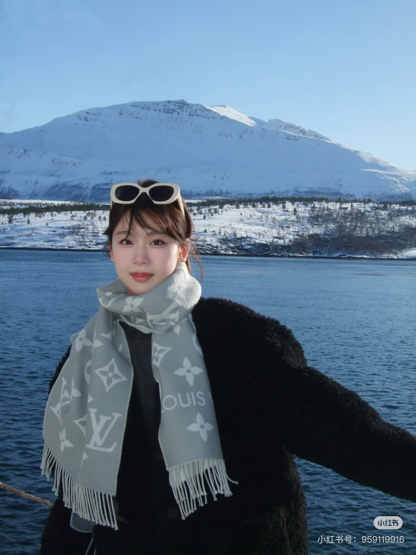 C30722 L brand. The [high-quality version] features the “L” logo on the new product! [L’s new 5 color dual-sided wool scarf] has colors such as 180, 30cm, and 100. The Simply L scarf highlights the classic Monogram pattern, enhancing the design tradition  — image 2