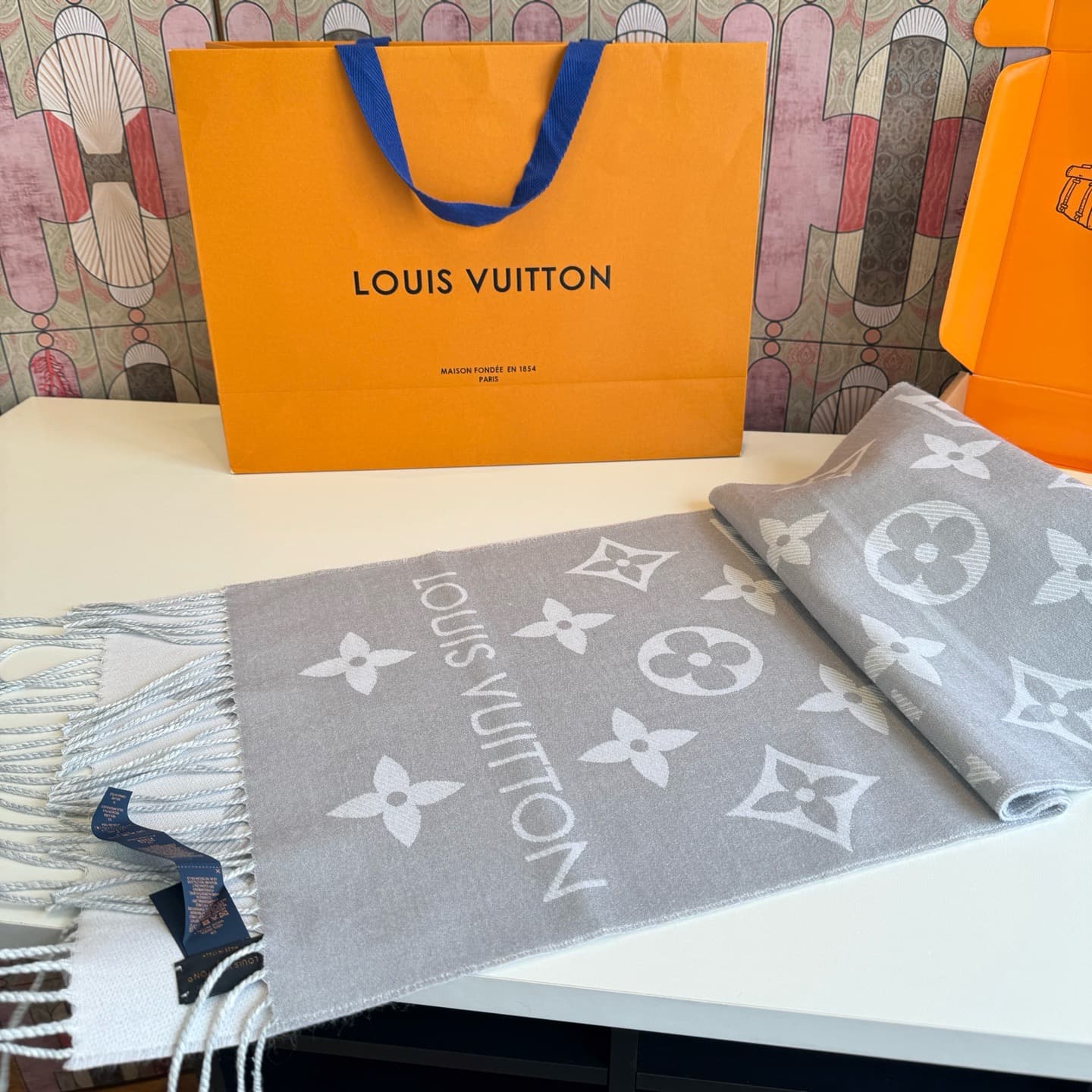 C30722 L brand. The [high-quality version] features the “L” logo on the new product! [L’s new 5 color dual-sided wool scarf] has colors such as 180, 30cm, and 100. The Simply L scarf highlights the classic Monogram pattern, enhancing the design tradition  — image 8