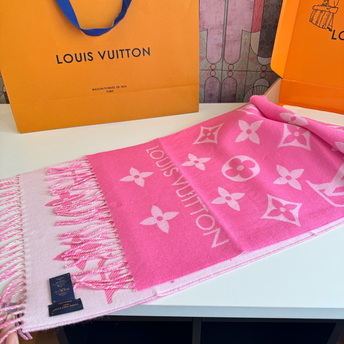 C30721 L brand. The [high-quality version] features the “L” logo on its new products! 【The new 5 color dual-sided wool scarf from Simply L】 Available in colors 180, 30cm, and 100; made of wool. The scarf from Simply L highlights the classic Monogram patte — image 8