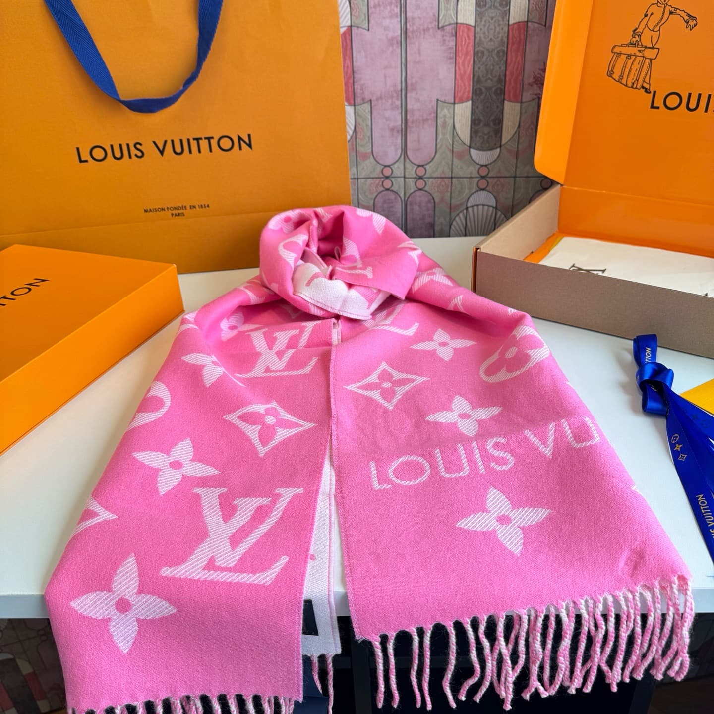 C30721 L brand. The [high-quality version] features the “L” logo on its new products! 【The new 5 color dual-sided wool scarf from Simply L】 Available in colors 180, 30cm, and 100; made of wool. The scarf from Simply L highlights the classic Monogram patte — image 6