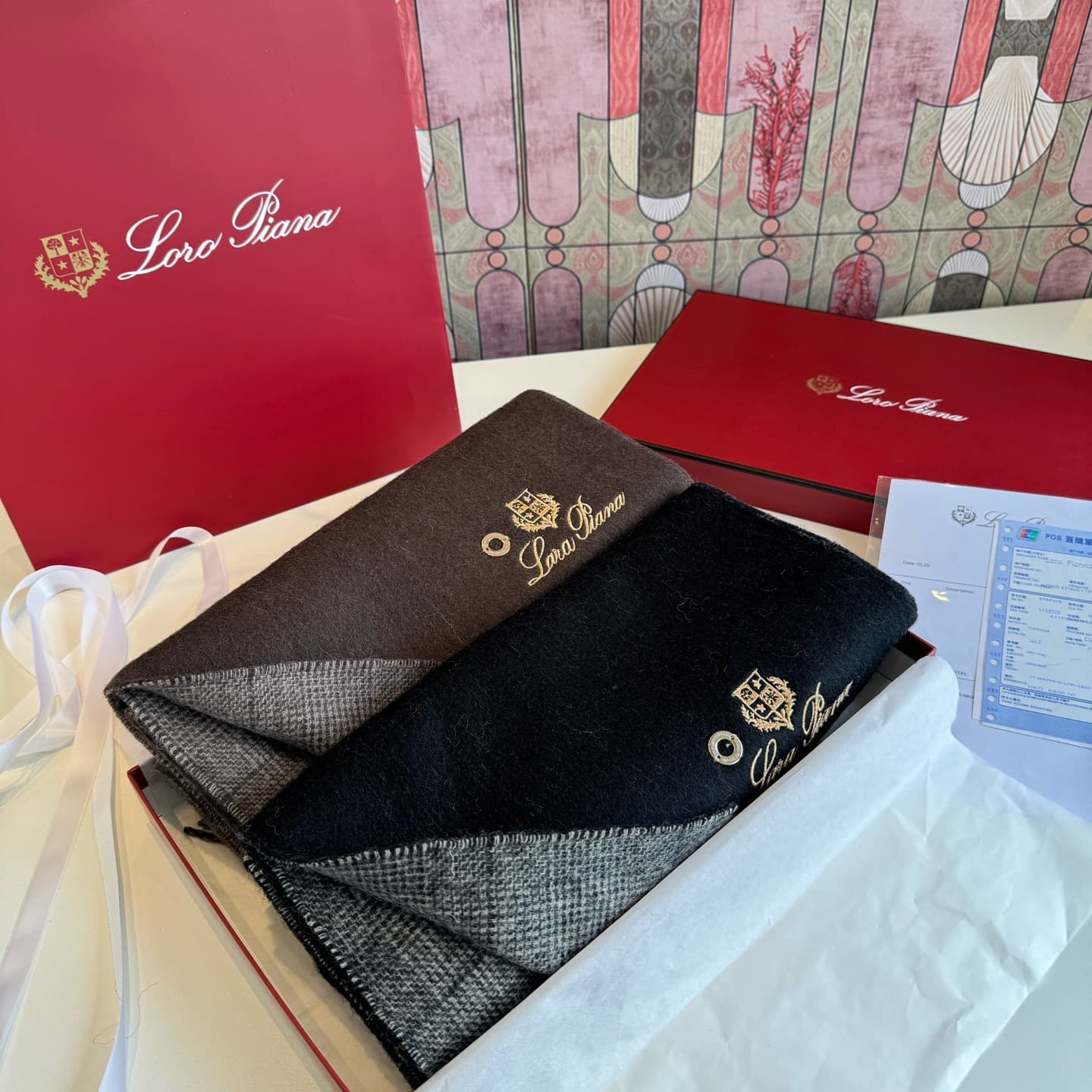 C30713 Loro Piana · Nouyoupania❗️ Available for purchase on the official website. These are leftover items from trading companies. High-quality cashmere scarves and shawls – highly recommended❗ The scarves feature a dual-color pattern; one scarf can be wo — image 2