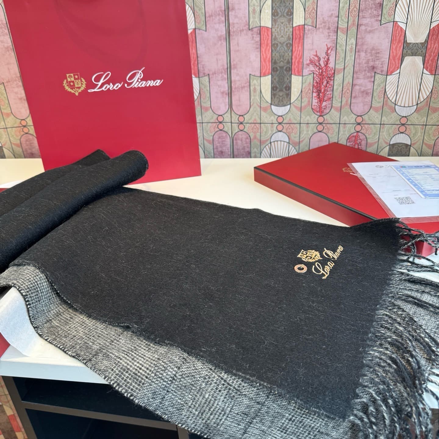 C30713 Loro Piana · Nouyoupania❗️ Available for purchase on the official website. These are leftover items from trading companies. High-quality cashmere scarves and shawls – highly recommended❗ The scarves feature a dual-color pattern; one scarf can be wo — image 6