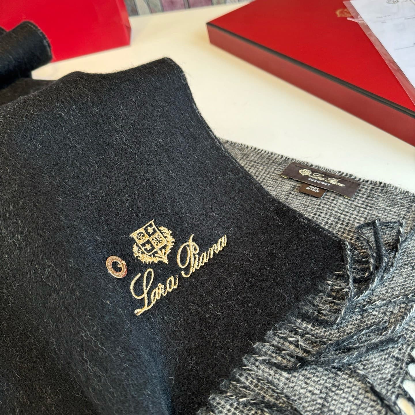 C30713 Loro Piana · Nouyoupania❗️ Available for purchase on the official website. These are leftover items from trading companies. High-quality cashmere scarves and shawls – highly recommended❗ The scarves feature a dual-color pattern; one scarf can be wo — image 7