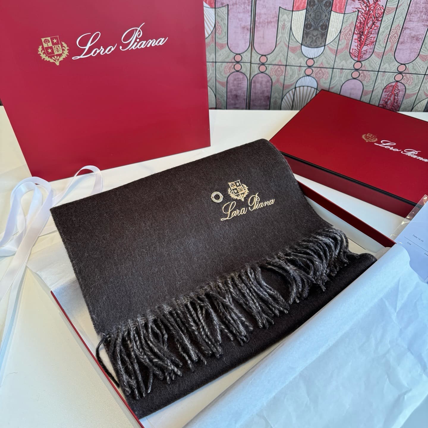 C30712 Loro Piana · Nooyoupania❗️Available on the official website as well. Remnants from trading companies. Top-quality cashmere scarves and shawls. Highly recommended❗The scarf features a dual-color pattern; one scarf can be worn in two different styles — image 6