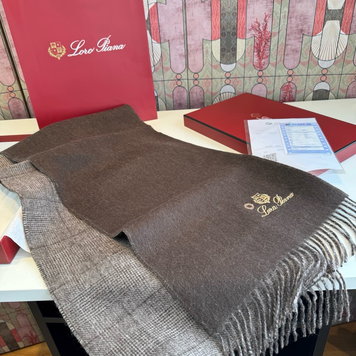 C30712 Loro Piana · Nooyoupania❗️Available on the official website as well. Remnants from trading companies. Top-quality cashmere scarves and shawls. Highly recommended❗The scarf features a dual-color pattern; one scarf can be worn in two different styles — image 5