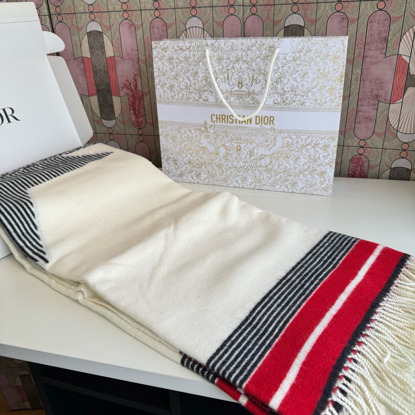 C30711 The best product in the country! NO.1❗️~ It’s going to become very popular in the online shopping community. This large shawl is really popular this year🔥 Because the actual product is truly amazing – it’s definitely a great item 👍❗️It’s a Dior sha — image 6
