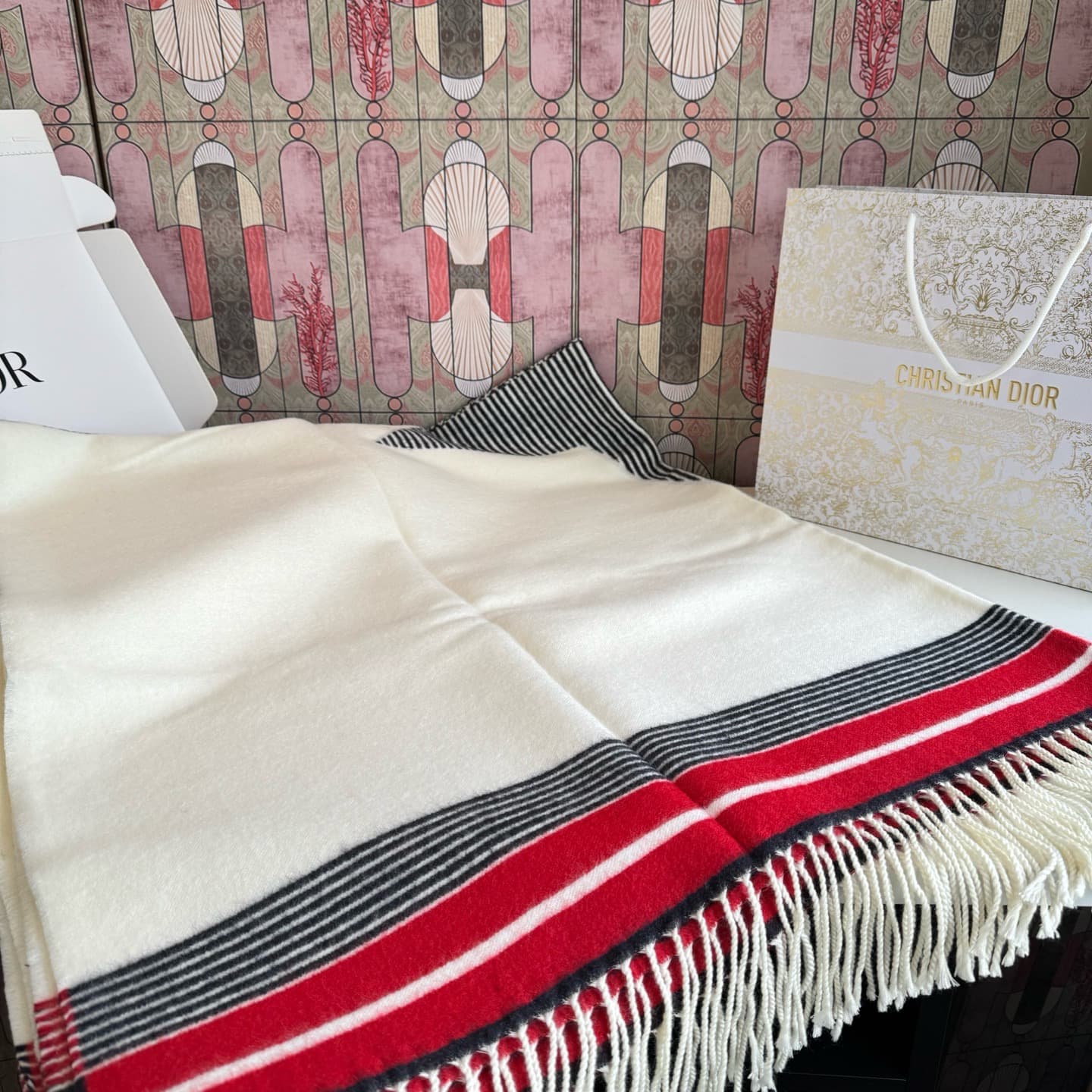C30711 The best product in the country! NO.1❗️~ It’s going to become very popular in the online shopping community. This large shawl is really popular this year🔥 Because the actual product is truly amazing – it’s definitely a great item 👍❗️It’s a Dior sha — image 7