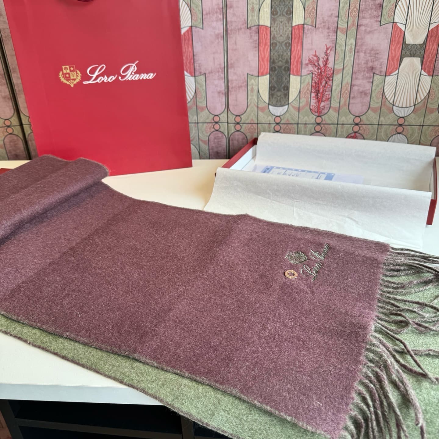 C30710 Loro Piana · Nooyoupianya❗️Available on the official website as leftover stock from trading companies. High-quality cashmere scarves and shawls – highly recommended❗The scarves feature a dual-color pattern; one scarf can be worn in two different st — image 7