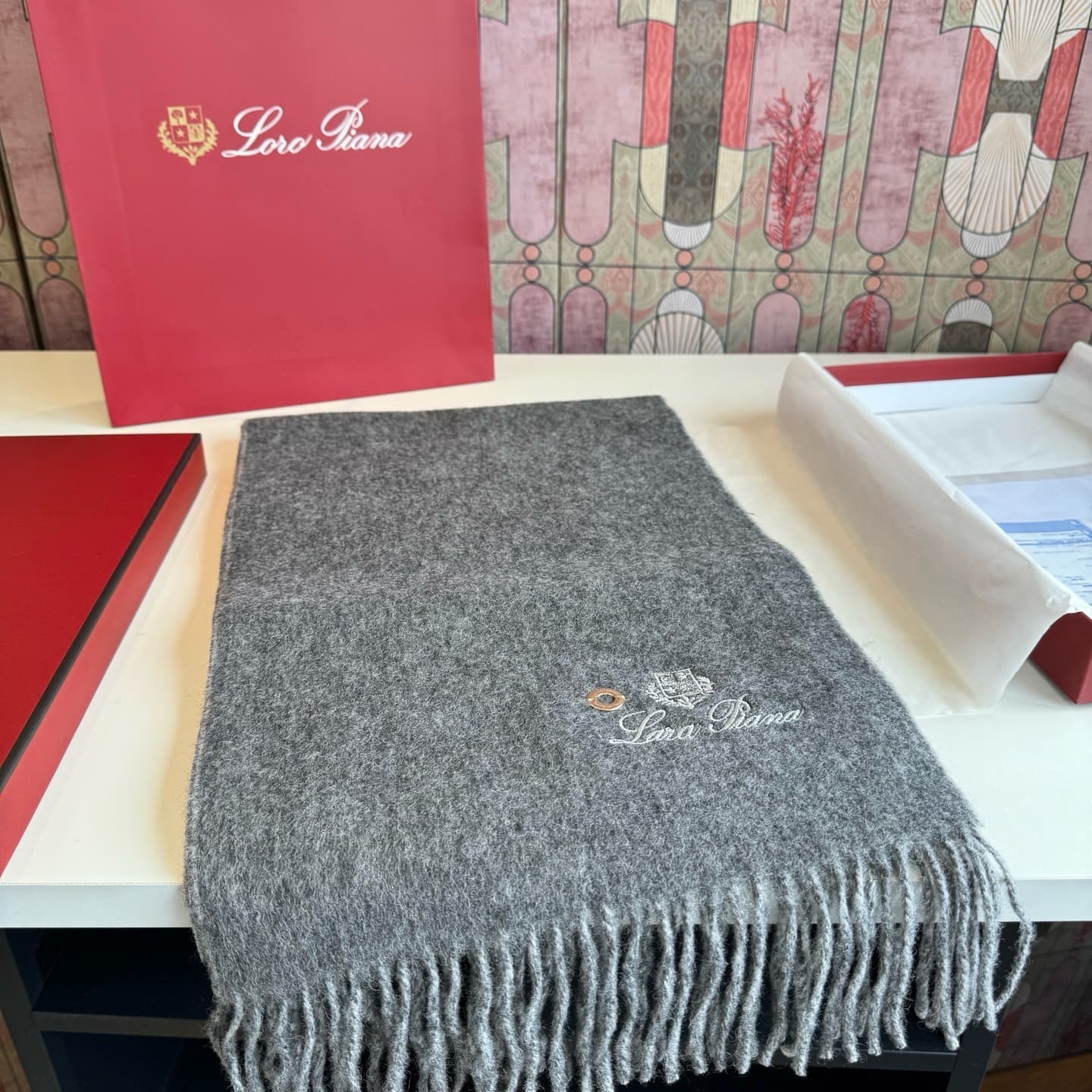 C30709 Loro Piana · Nooyoupania❗️ Available for purchase on the official website. These are leftover items from trading companies. They are top-quality cashmere scarves and shawls. Highly recommended❗ The scarves feature two contrasting colors; one scarf  — image 4