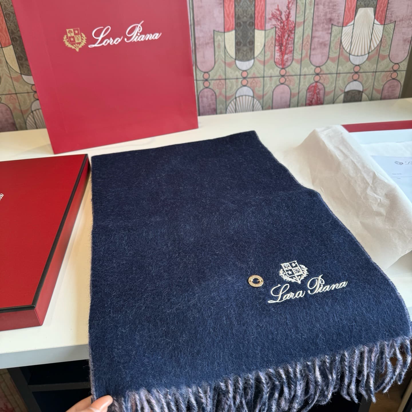 C30708 Loro Piana · Nooyoupania❗️ Available for purchase on the official website. This is leftover stock from trading companies. It’s a high-quality cashmere scarf and shawl. Highly recommended❗ The scarf features two different color schemes; one scarf ca — image 5
