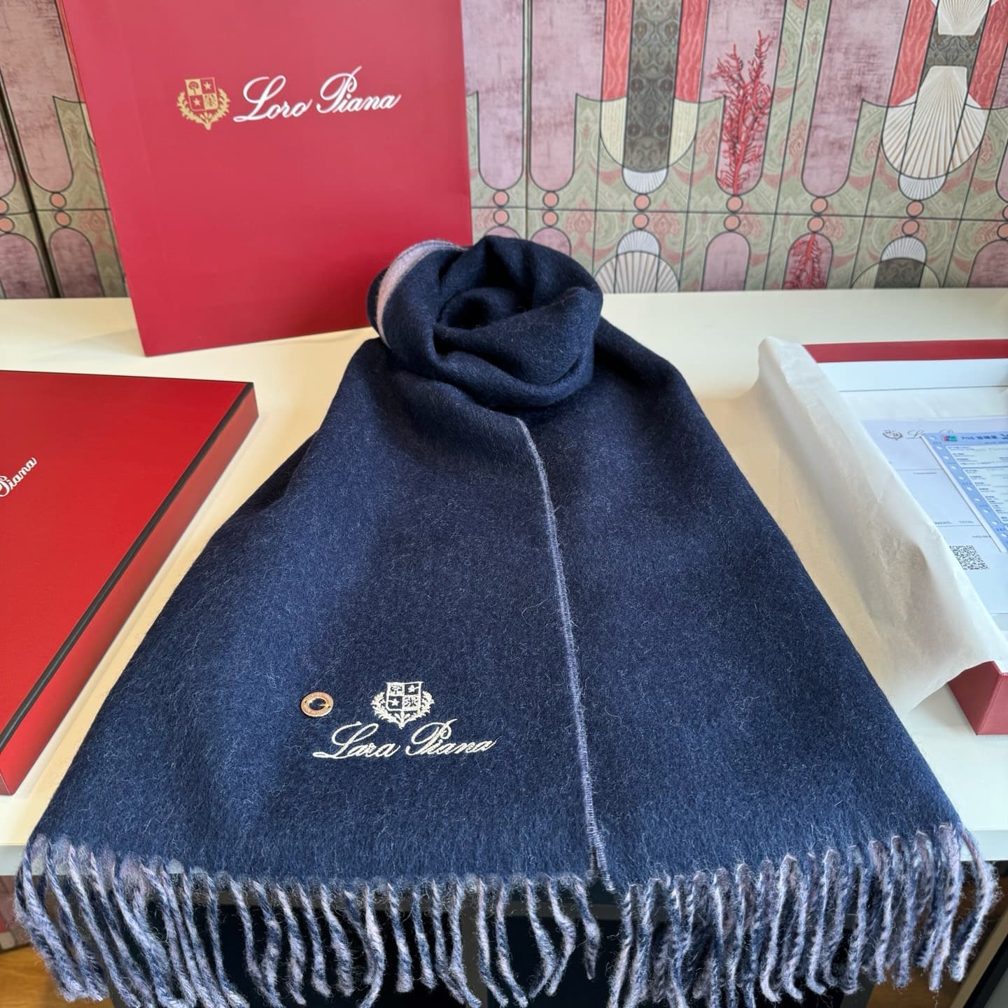 C30708 Loro Piana · Nooyoupania❗️ Available for purchase on the official website. This is leftover stock from trading companies. It’s a high-quality cashmere scarf and shawl. Highly recommended❗ The scarf features two different color schemes; one scarf ca — image 3