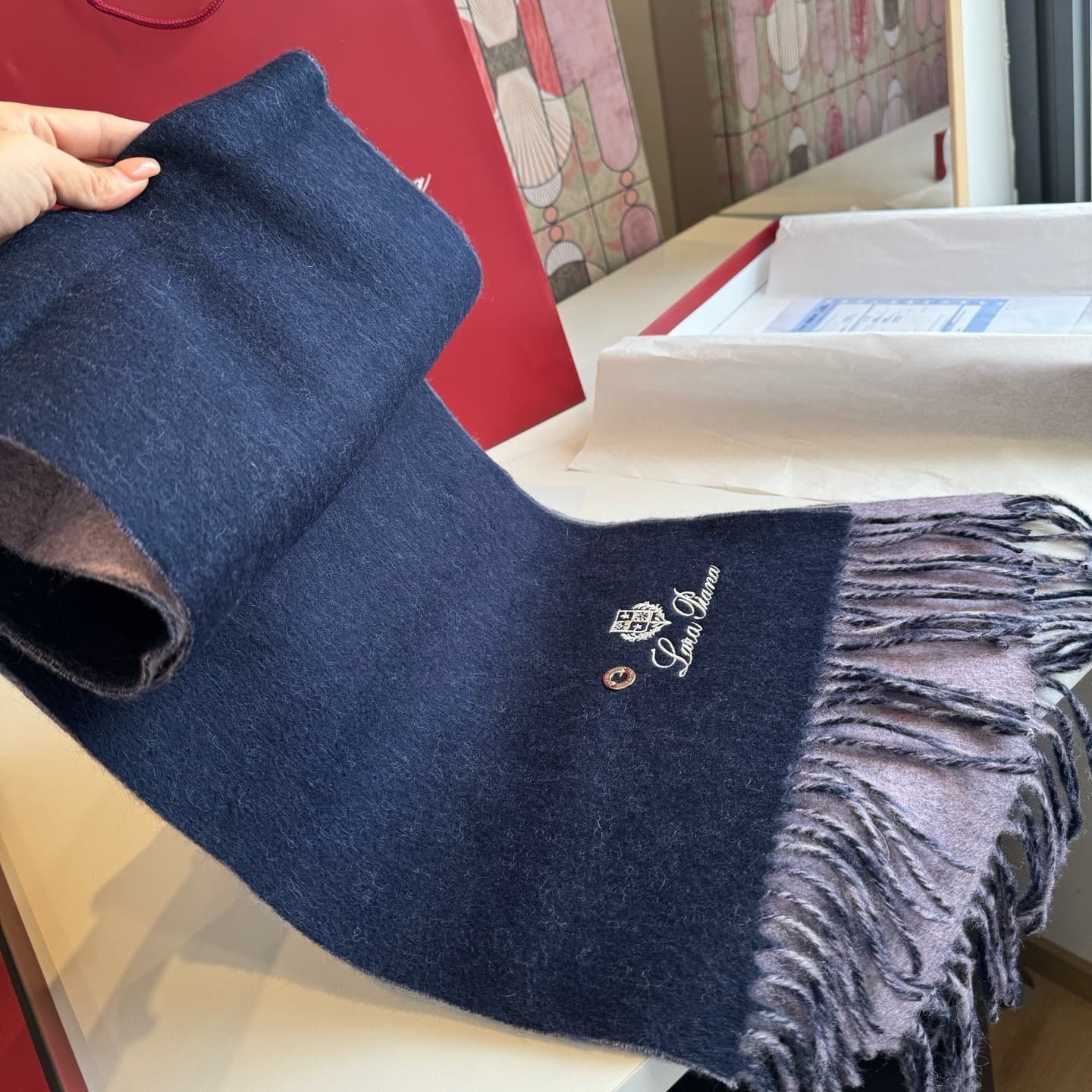 C30708 Loro Piana · Nooyoupania❗️ Available for purchase on the official website. This is leftover stock from trading companies. It’s a high-quality cashmere scarf and shawl. Highly recommended❗ The scarf features two different color schemes; one scarf ca — image 8