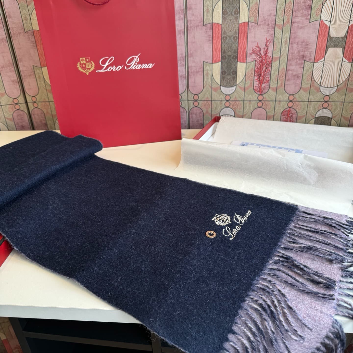 C30708 Loro Piana · Nooyoupania❗️ Available for purchase on the official website. This is leftover stock from trading companies. It’s a high-quality cashmere scarf and shawl. Highly recommended❗ The scarf features two different color schemes; one scarf ca — image 7