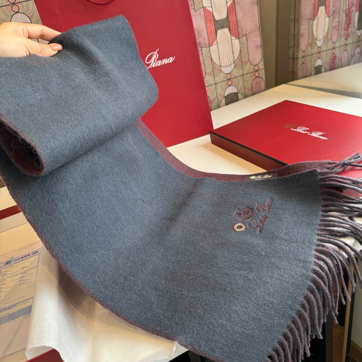 C30707 Loro Piana · Nooyoupanya❗️ Available for purchase on the official website. These are leftover items from trading companies. They are high-quality cashmere scarves and shawls. Highly recommended❗ The scarves feature a dual-color design; one scarf ca — image 4