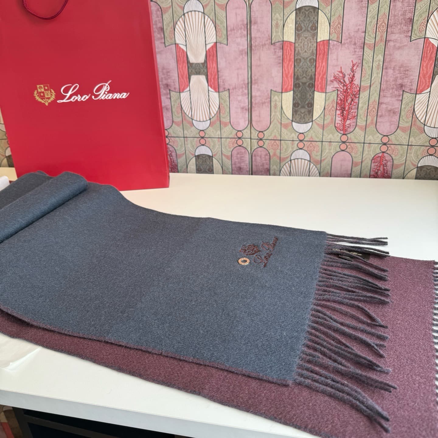C30707 Loro Piana · Nooyoupanya❗️ Available for purchase on the official website. These are leftover items from trading companies. They are high-quality cashmere scarves and shawls. Highly recommended❗ The scarves feature a dual-color design; one scarf ca — image 8