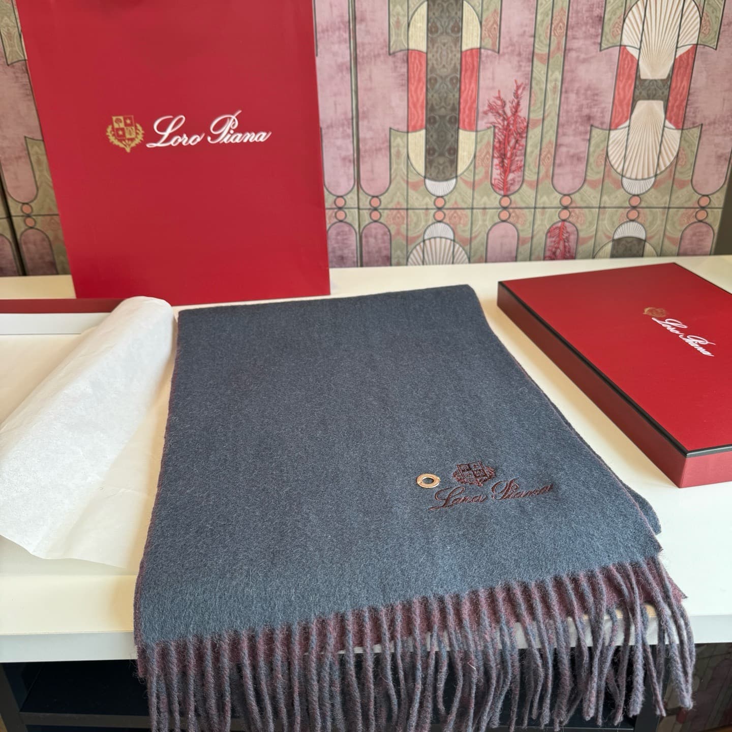 C30707 Loro Piana · Nooyoupanya❗️ Available for purchase on the official website. These are leftover items from trading companies. They are high-quality cashmere scarves and shawls. Highly recommended❗ The scarves feature a dual-color design; one scarf ca — image 6