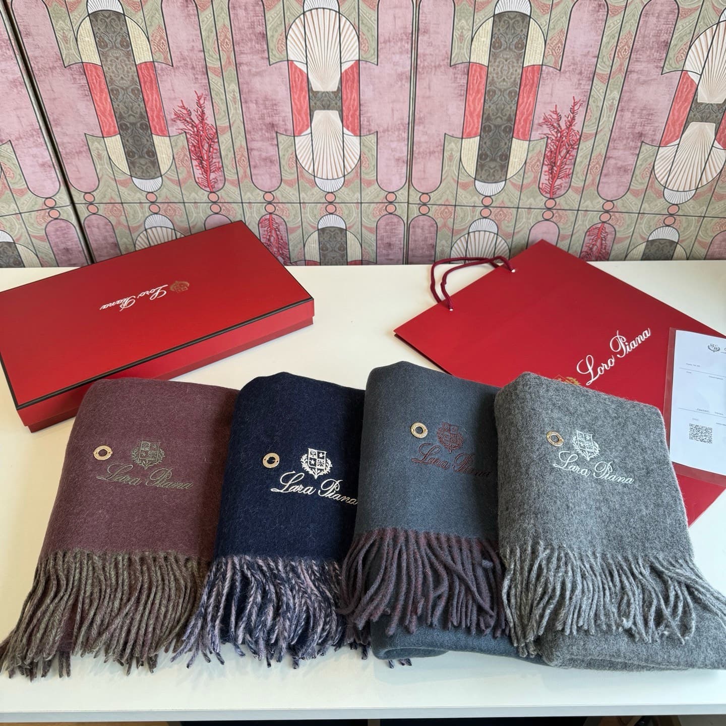 C30707 Loro Piana · Nooyoupanya❗️ Available for purchase on the official website. These are leftover items from trading companies. They are high-quality cashmere scarves and shawls. Highly recommended❗ The scarves feature a dual-color design; one scarf ca — image 2