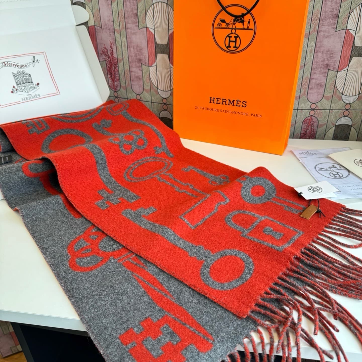 C30706 【New model key-shaped double-sided cashmere scarf】 Highly recommended – a rare high-end product! A great gift for family members. It’s a truly excellent men’s scarf. The fabric is excellent; it’s very soft and comfortable, with slight ripples. The  — image 4