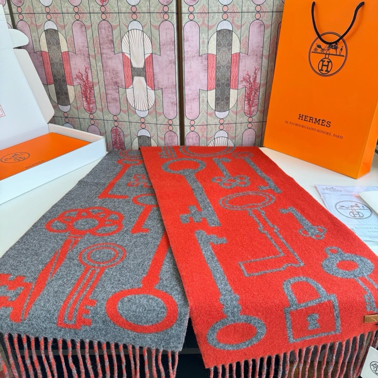 C30706 【New model key-shaped double-sided cashmere scarf】 Highly recommended – a rare high-end product! A great gift for family members. It’s a truly excellent men’s scarf. The fabric is excellent; it’s very soft and comfortable, with slight ripples. The  — image 8