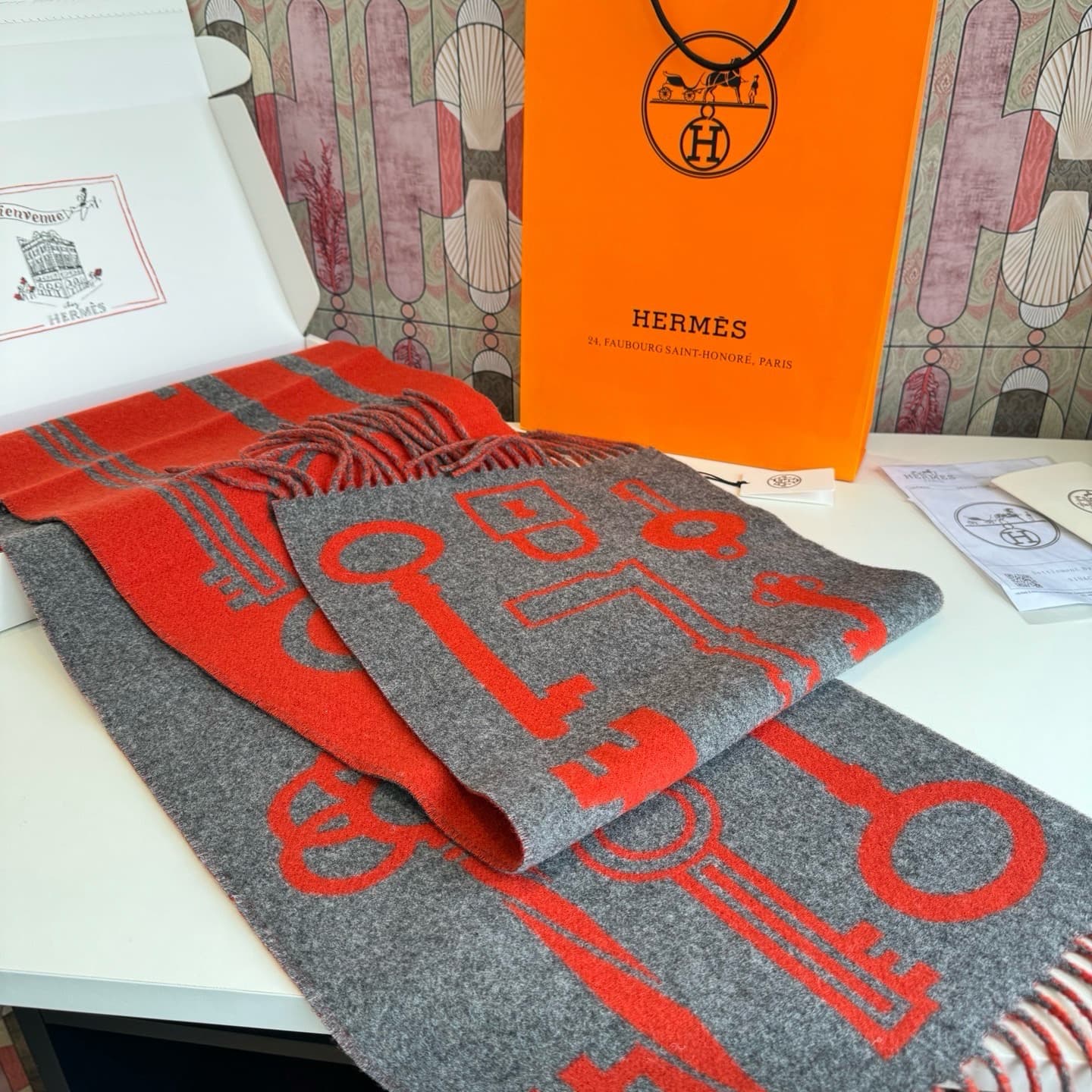 C30706 【New model key-shaped double-sided cashmere scarf】 Highly recommended – a rare high-end product! A great gift for family members. It’s a truly excellent men’s scarf. The fabric is excellent; it’s very soft and comfortable, with slight ripples. The  — image 6