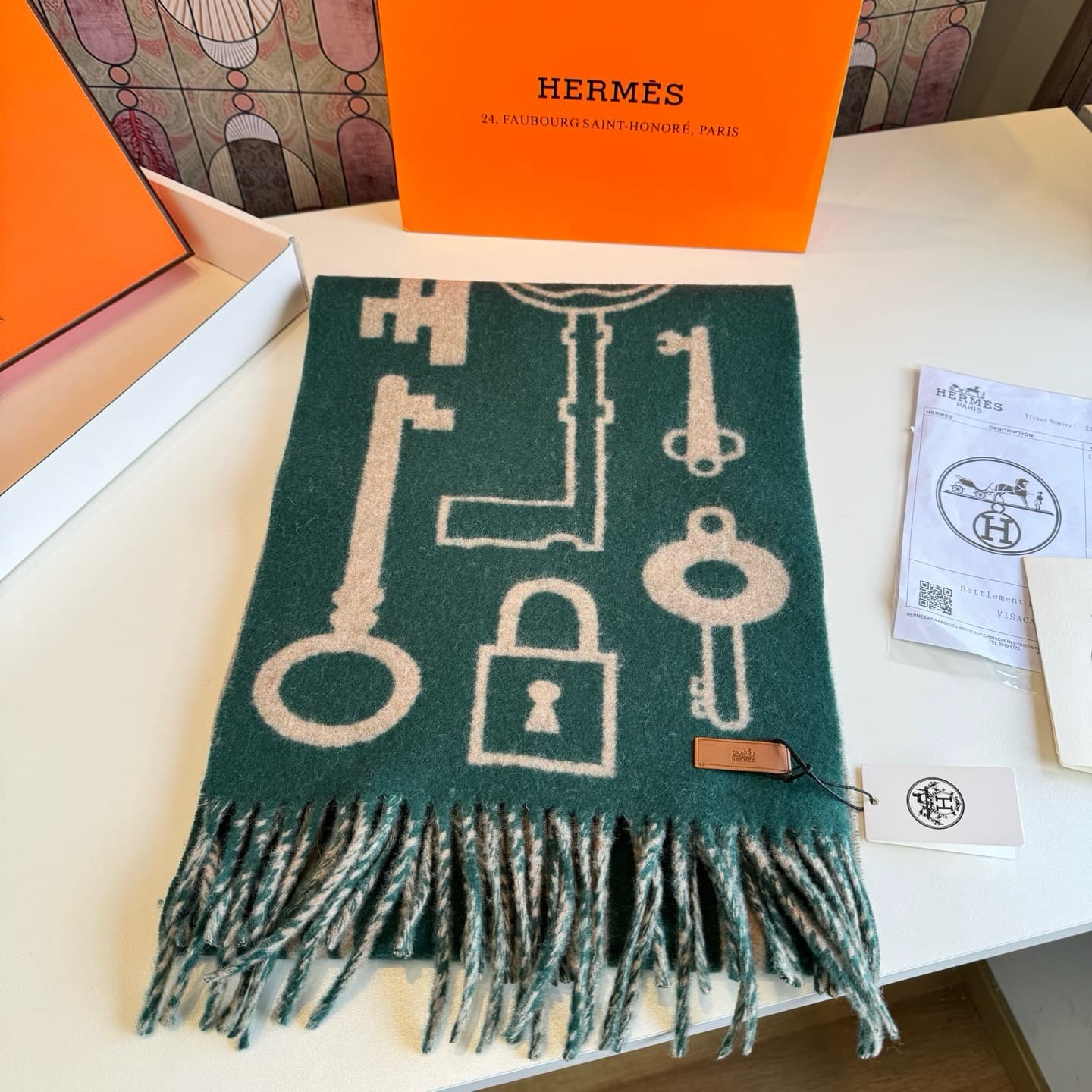 C30704 【New Model Key-Style Double-Sided Cashmere Scarf】 Highly recommended; a rare high-end product! A great gift for family members. It’s a very nice men’s scarf – the fabric is excellent, soft, and comfortable; it has a slight water-like texture. The d — image 4