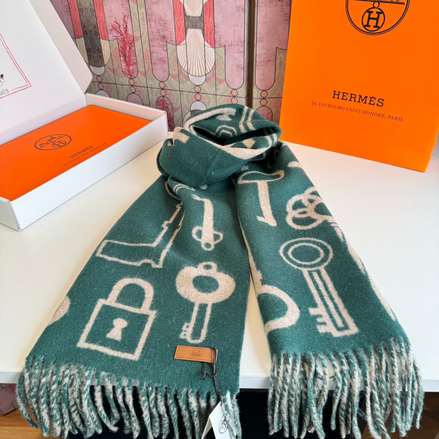 C30704 【New Model Key-Style Double-Sided Cashmere Scarf】 Highly recommended; a rare high-end product! A great gift for family members. It’s a very nice men’s scarf – the fabric is excellent, soft, and comfortable; it has a slight water-like texture. The d — image 3