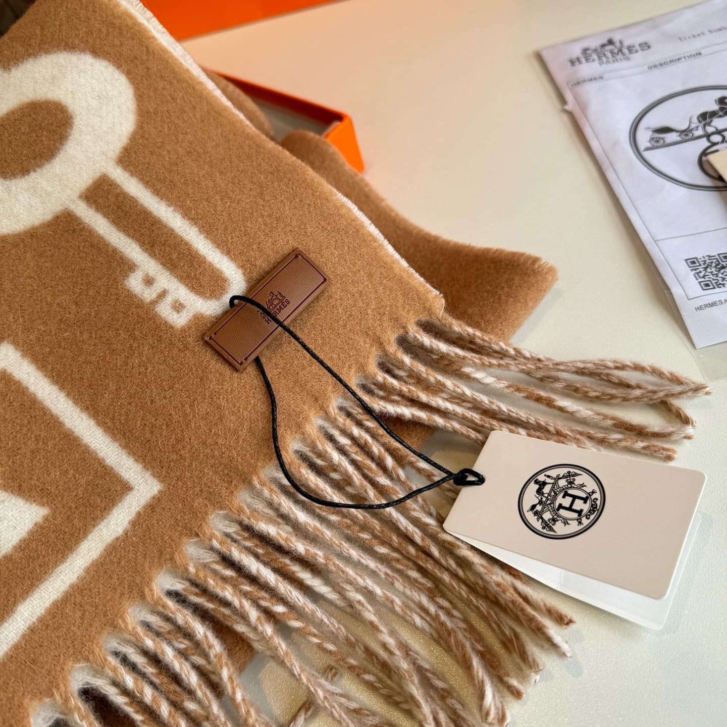 C30703 【New model key-shaped double-sided cashmere scarf】 Absolutely wonderful! A rare high-end product! A benefit for family members too! A truly excellent men’s scarf~ The fabric is excellent; it’s very soft and comfortable, with a slight water ripple p — image 6