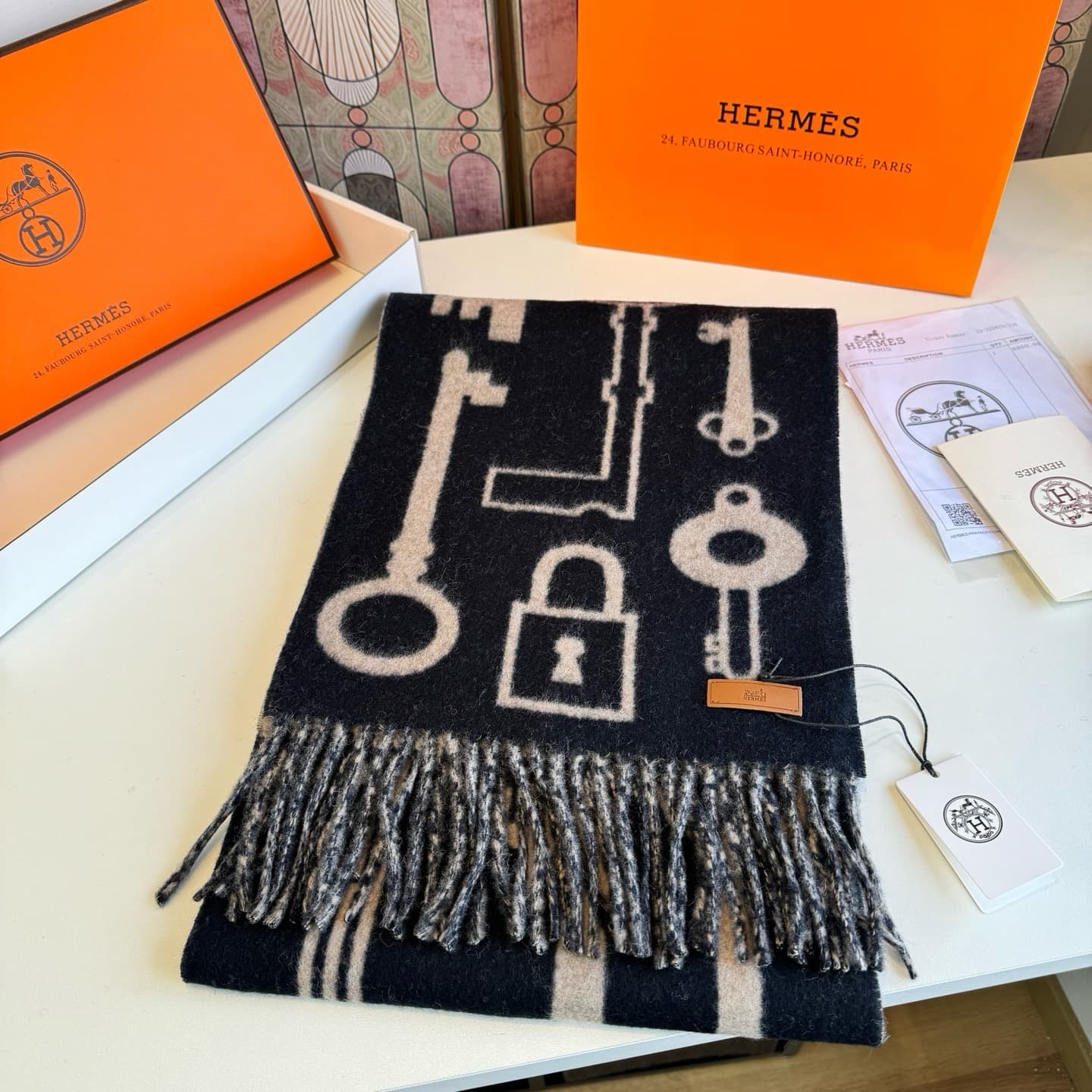 C30702 【New model key-shaped double-sided cashmere scarf】 Absolutely fantastic! A rare high-end product! A gift for family members! A truly excellent men’s scarf~ The fabric is excellent; it’s very soft and comfortable, with a slight ripple effect. It has — image 5