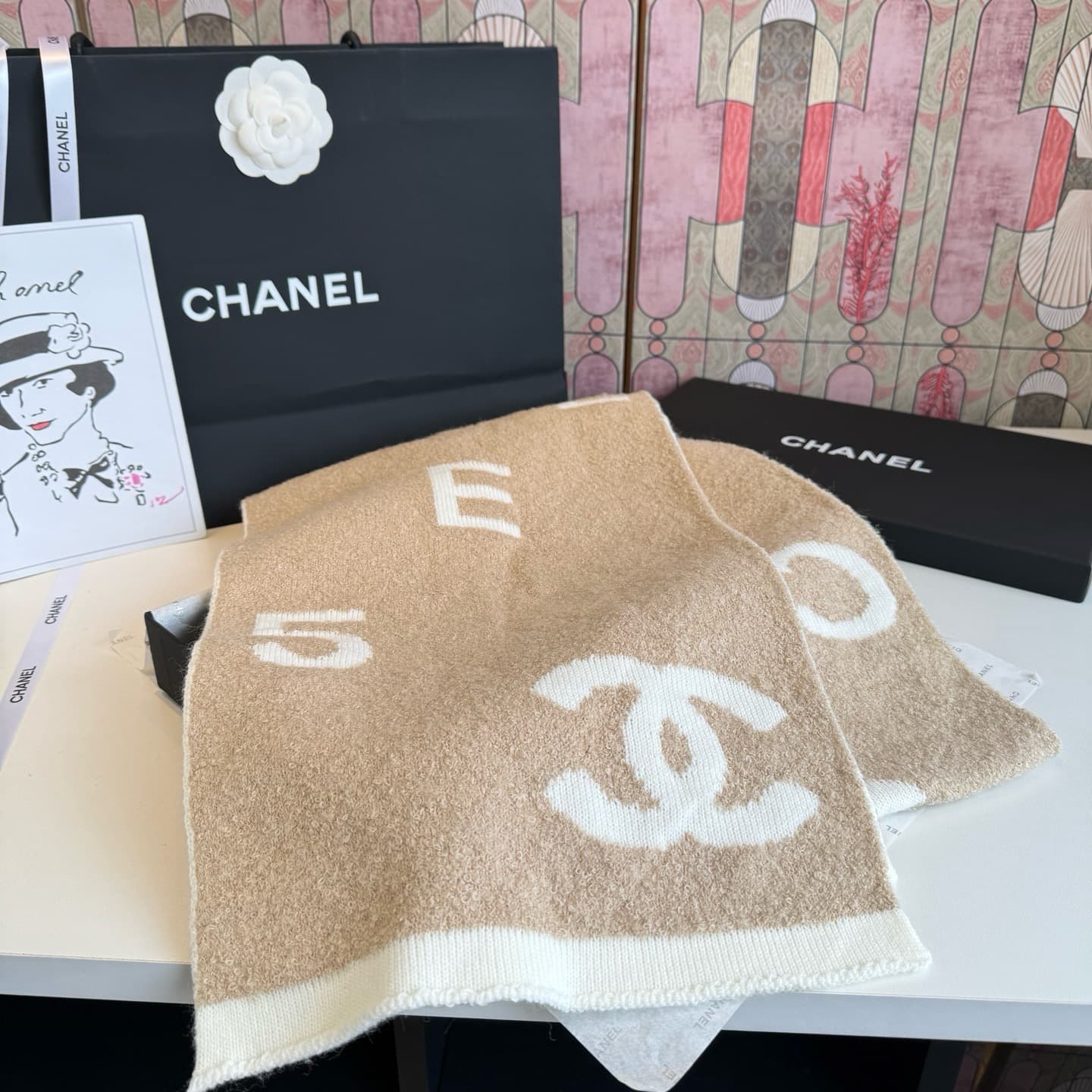 C30700 Chanel’s new model 【Little Chanel】💖💖 It’s absolutely beautiful! A top-quality product from the brand’s elite line‼️ The new model is available for purchase. Imported cashmere knit scarves and shawls with decorative patterns❗ They are extremely eleg — image 3