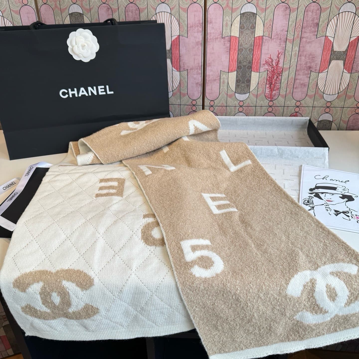 C30700 Chanel’s new model 【Little Chanel】💖💖 It’s absolutely beautiful! A top-quality product from the brand’s elite line‼️ The new model is available for purchase. Imported cashmere knit scarves and shawls with decorative patterns❗ They are extremely eleg — image 5
