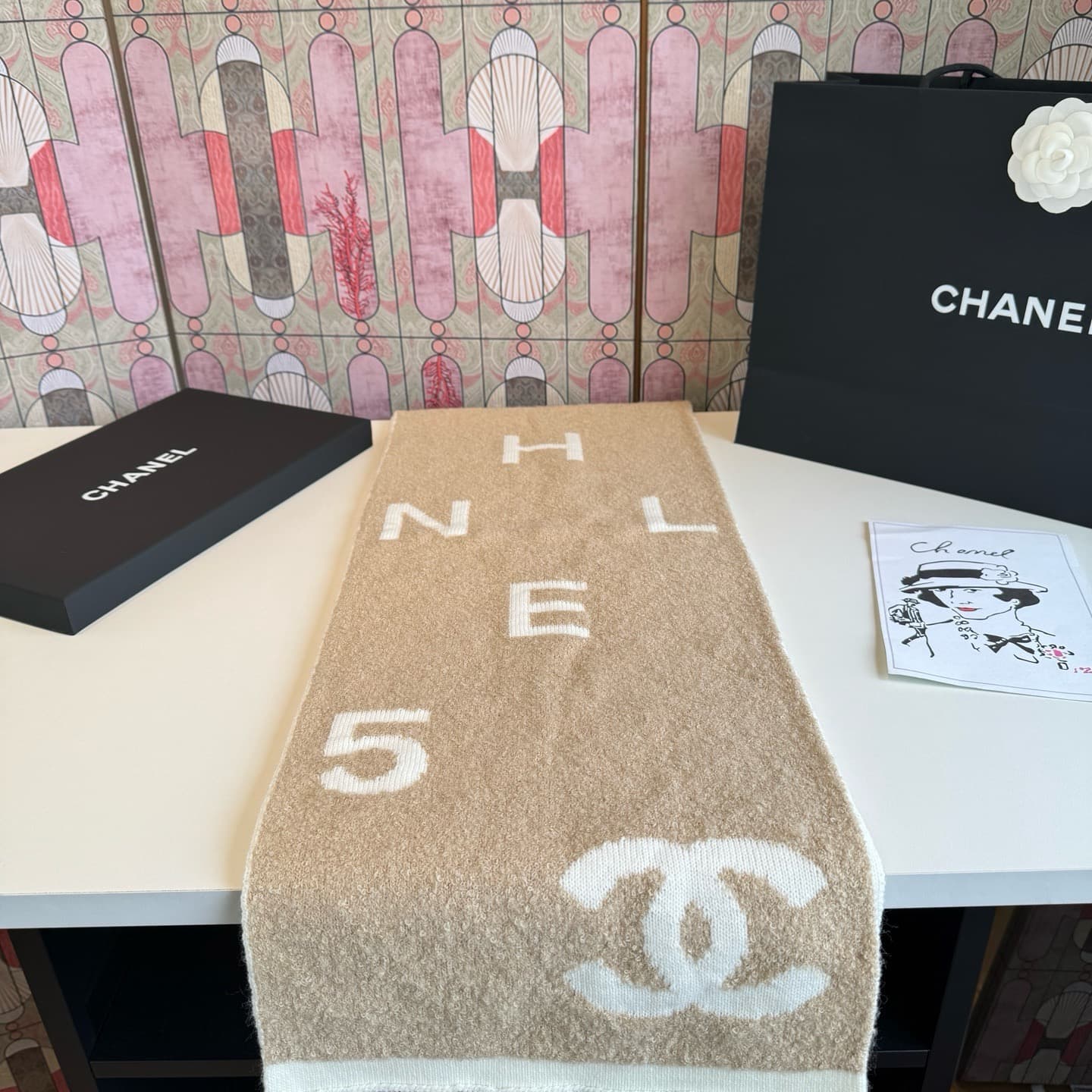 C30700 Chanel’s new model 【Little Chanel】💖💖 It’s absolutely beautiful! A top-quality product from the brand’s elite line‼️ The new model is available for purchase. Imported cashmere knit scarves and shawls with decorative patterns❗ They are extremely eleg — image 7