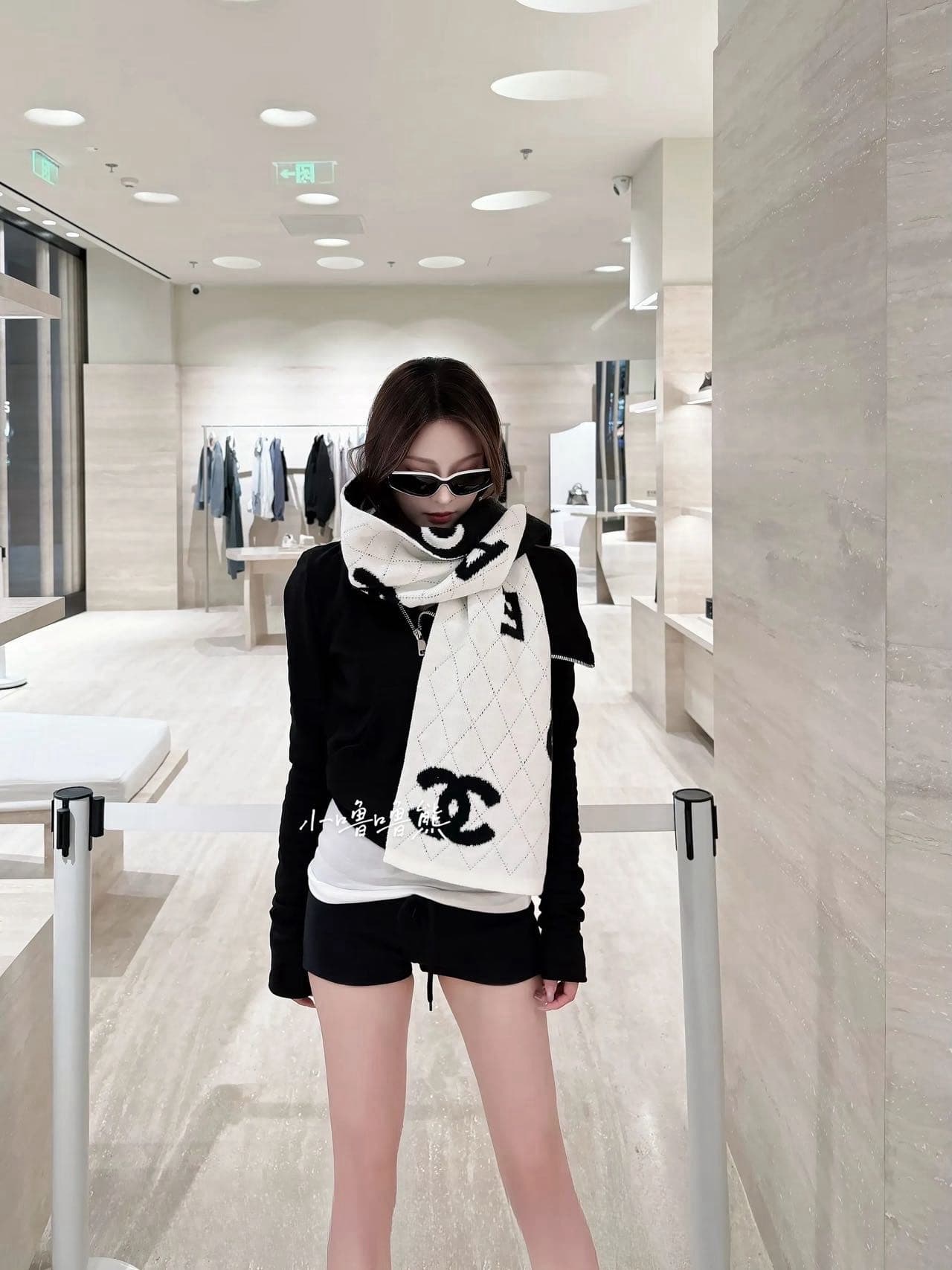 C30701 Chanel’s new collection – “Little Chanel” 💖💖 It’s absolutely stunning! A top-quality product from the brand’s elite line ⮿ The new items are available for purchase. Imported cashmere knit scarves and shawls with decorative patterns ❗ They’re extrem — image 3
