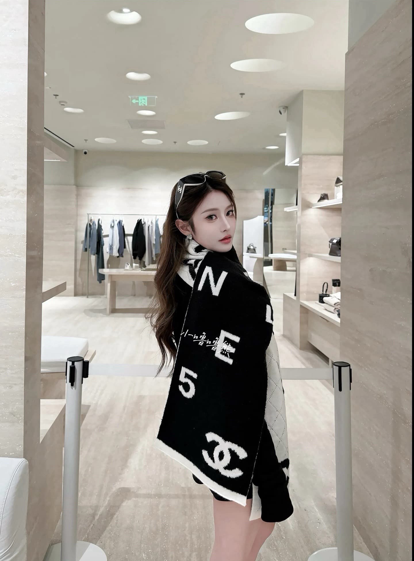 C30701 Chanel’s new collection – “Little Chanel” 💖💖 It’s absolutely stunning! A top-quality product from the brand’s elite line ⮿ The new items are available for purchase. Imported cashmere knit scarves and shawls with decorative patterns ❗ They’re extrem — image 2