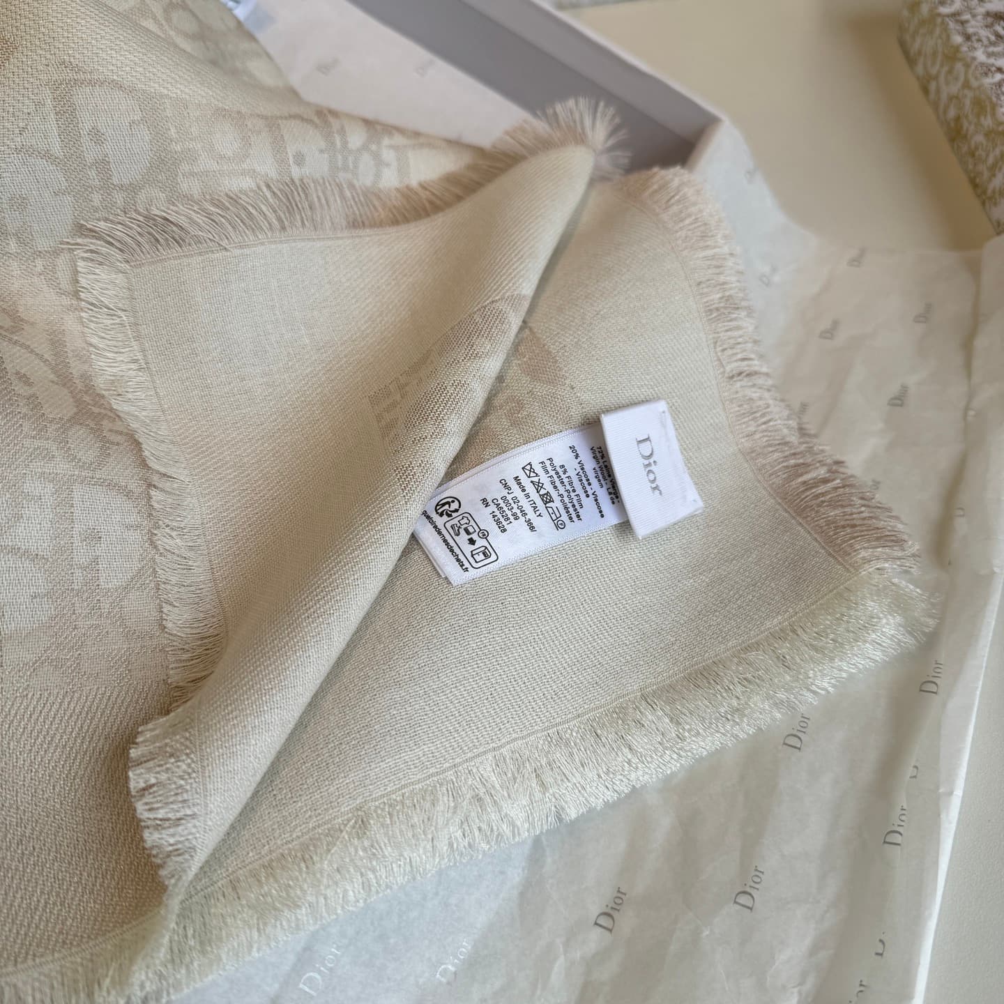 C30695 💰High version 😈Dior shawl❤️Classic bandana letters 👍With its luxurious texture made of silk and wool blend, it complements well with clothing and accessories in the same collection/series. — image 7
