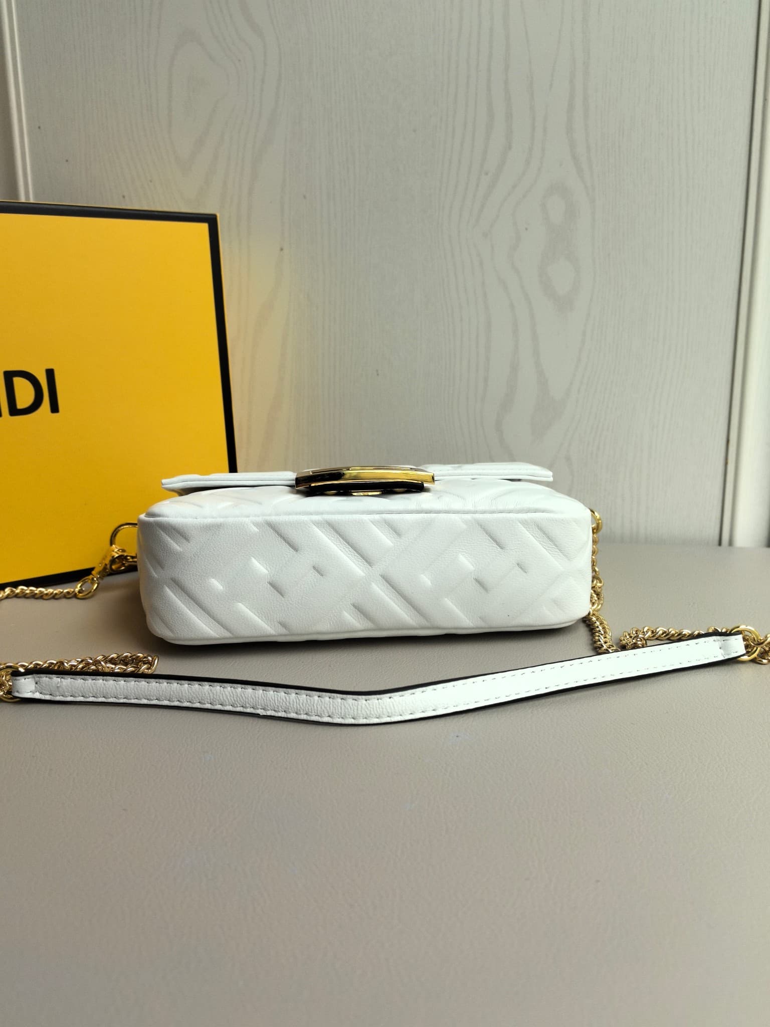 C2921 👑FENDI — image 3