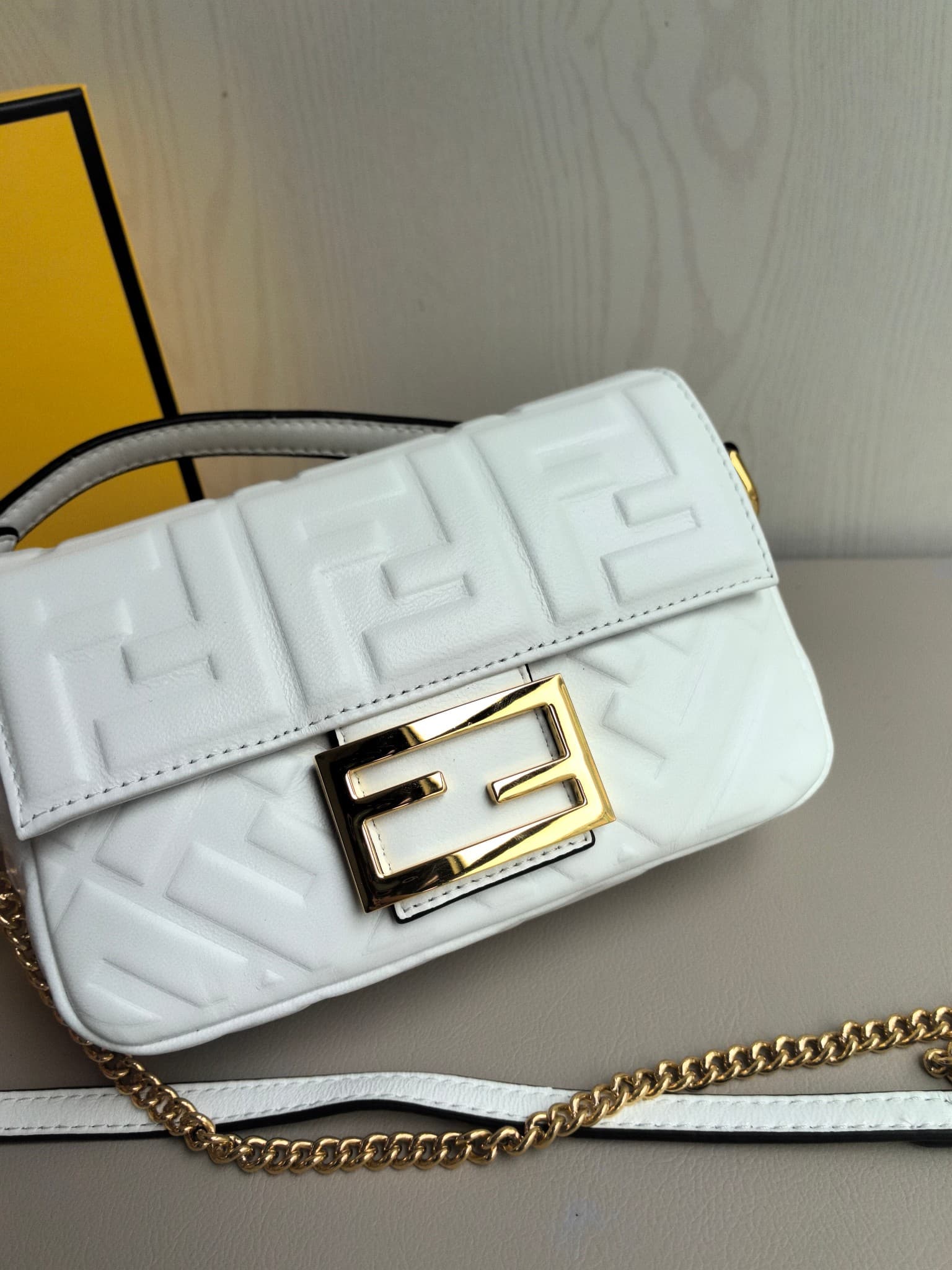 C2921 👑FENDI — image 4