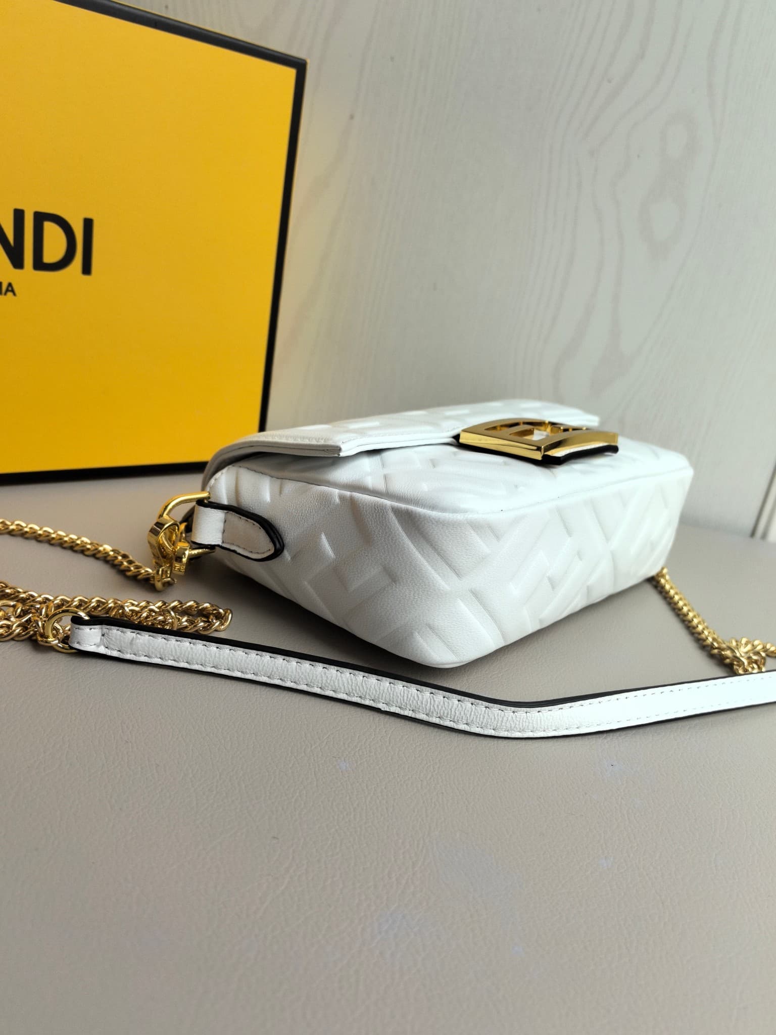 C2921 👑FENDI — image 5