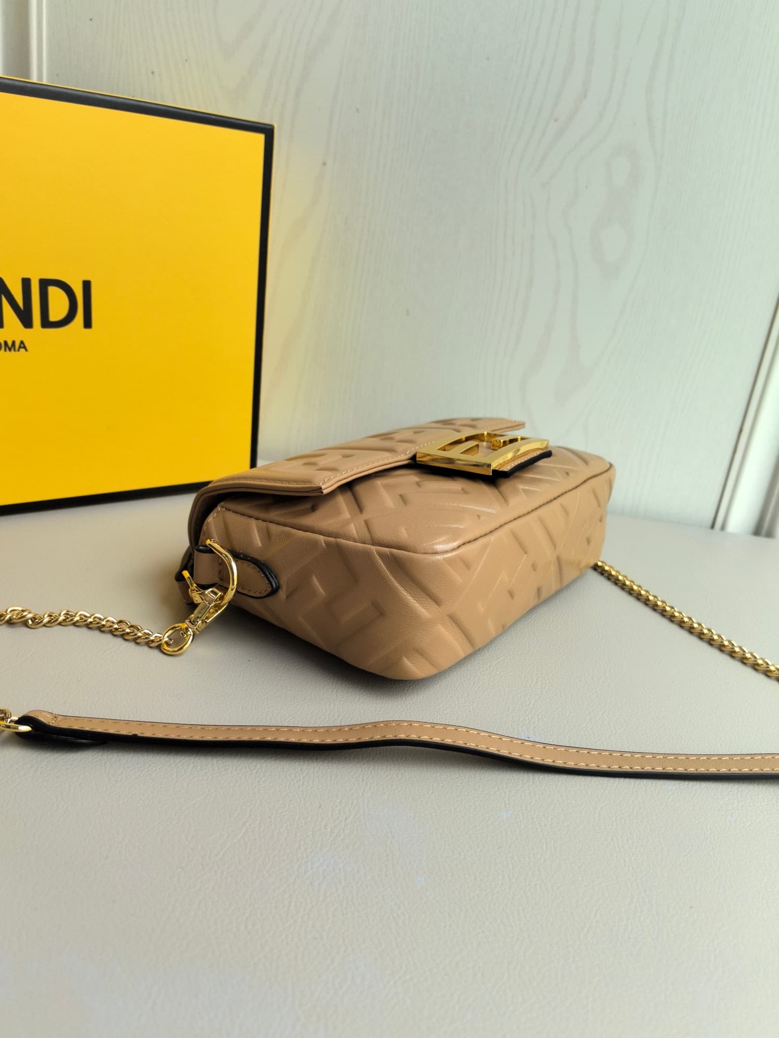 C2920 👑FENDI — image 5