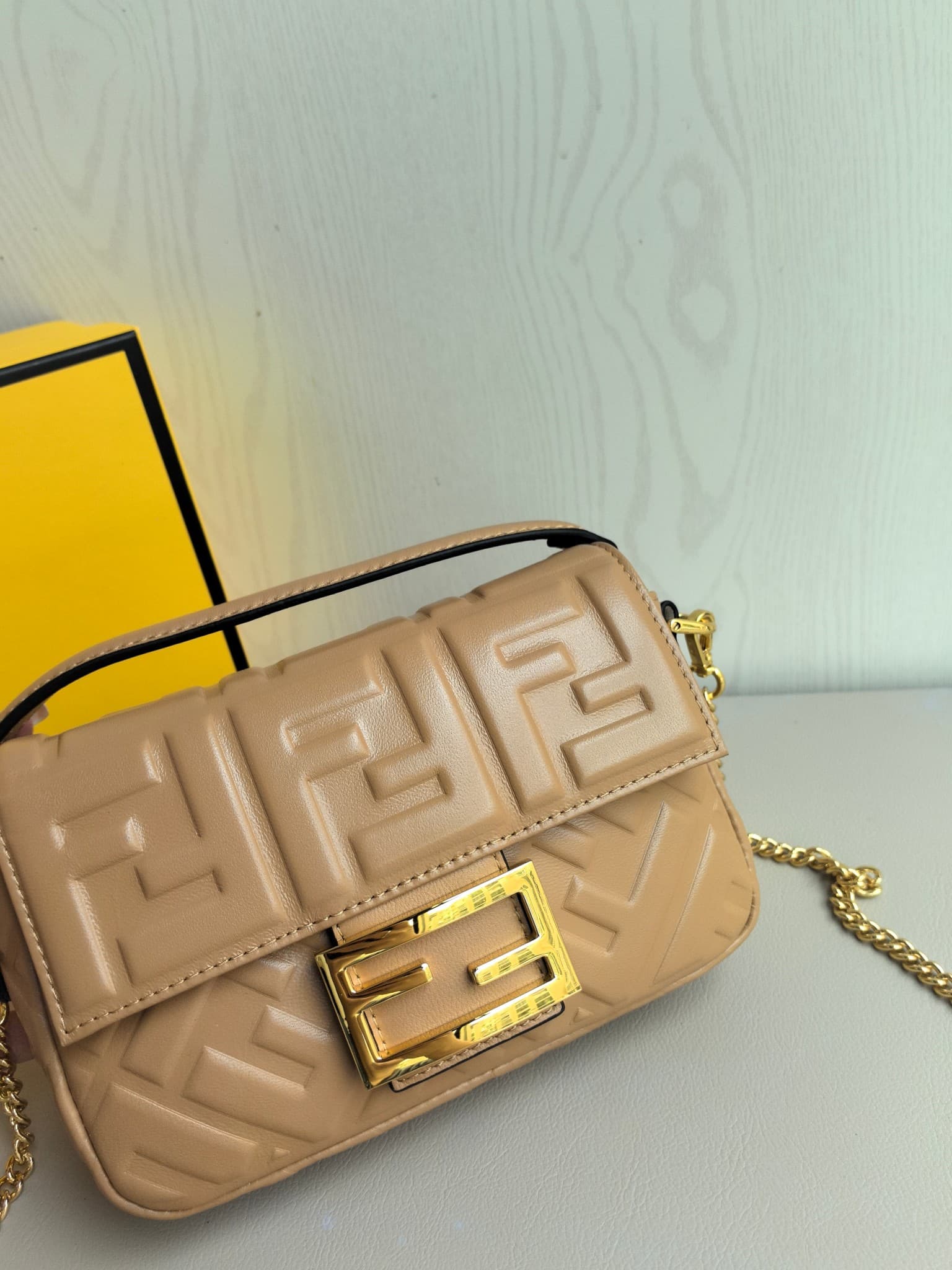 C2920 👑FENDI — image 3