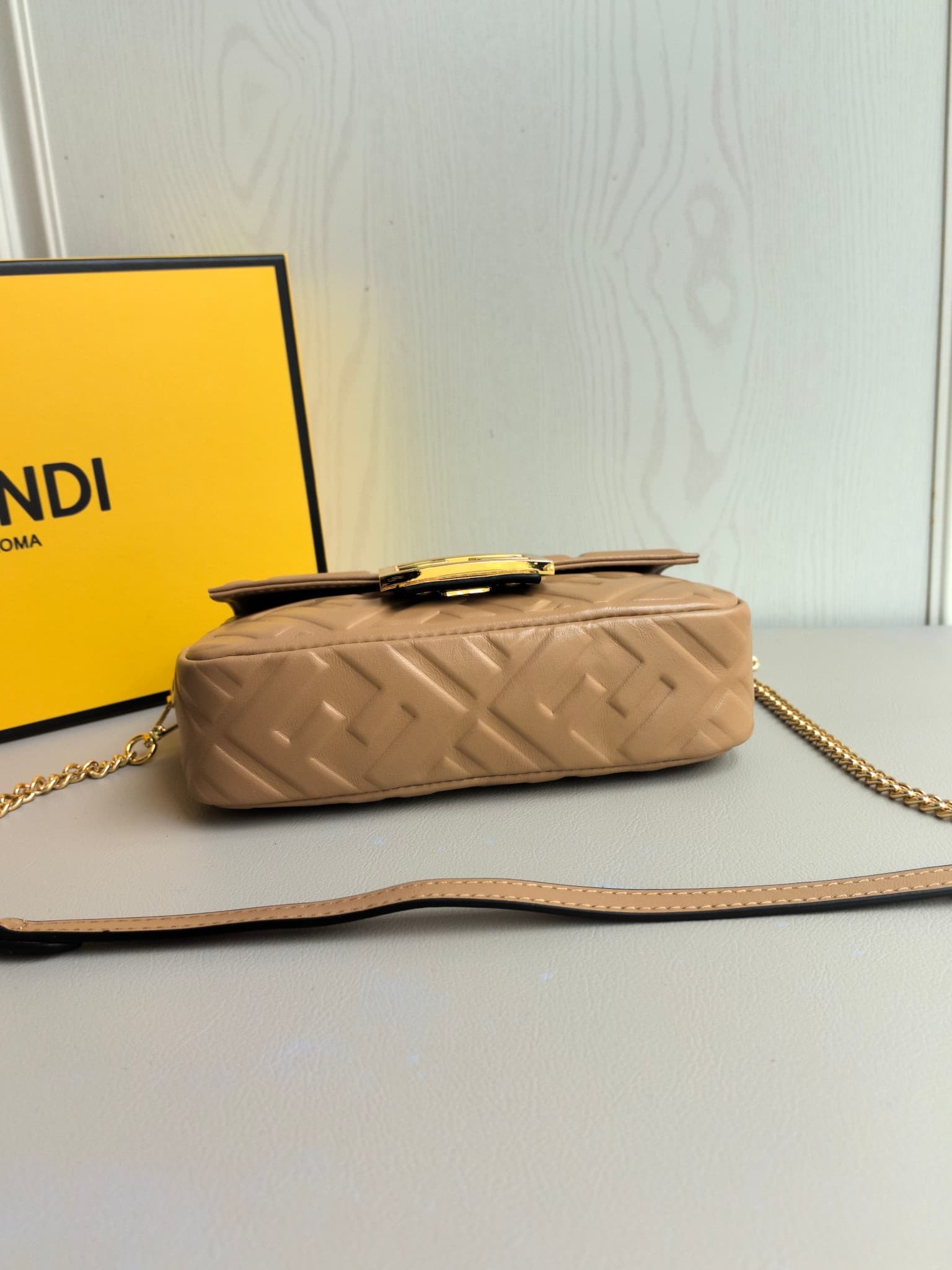 C2920 👑FENDI — image 4