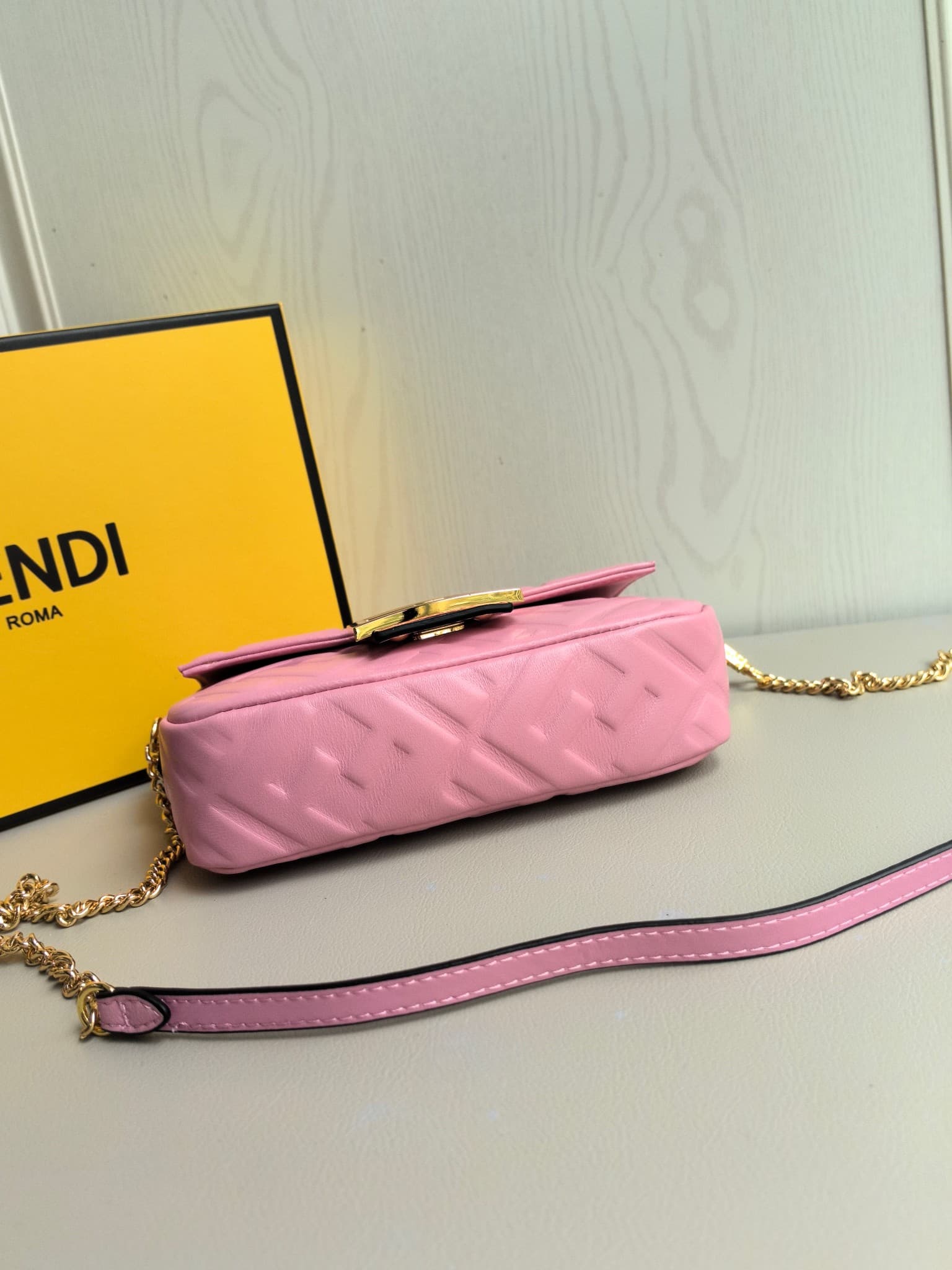 C2919 👑FENDI — image 4